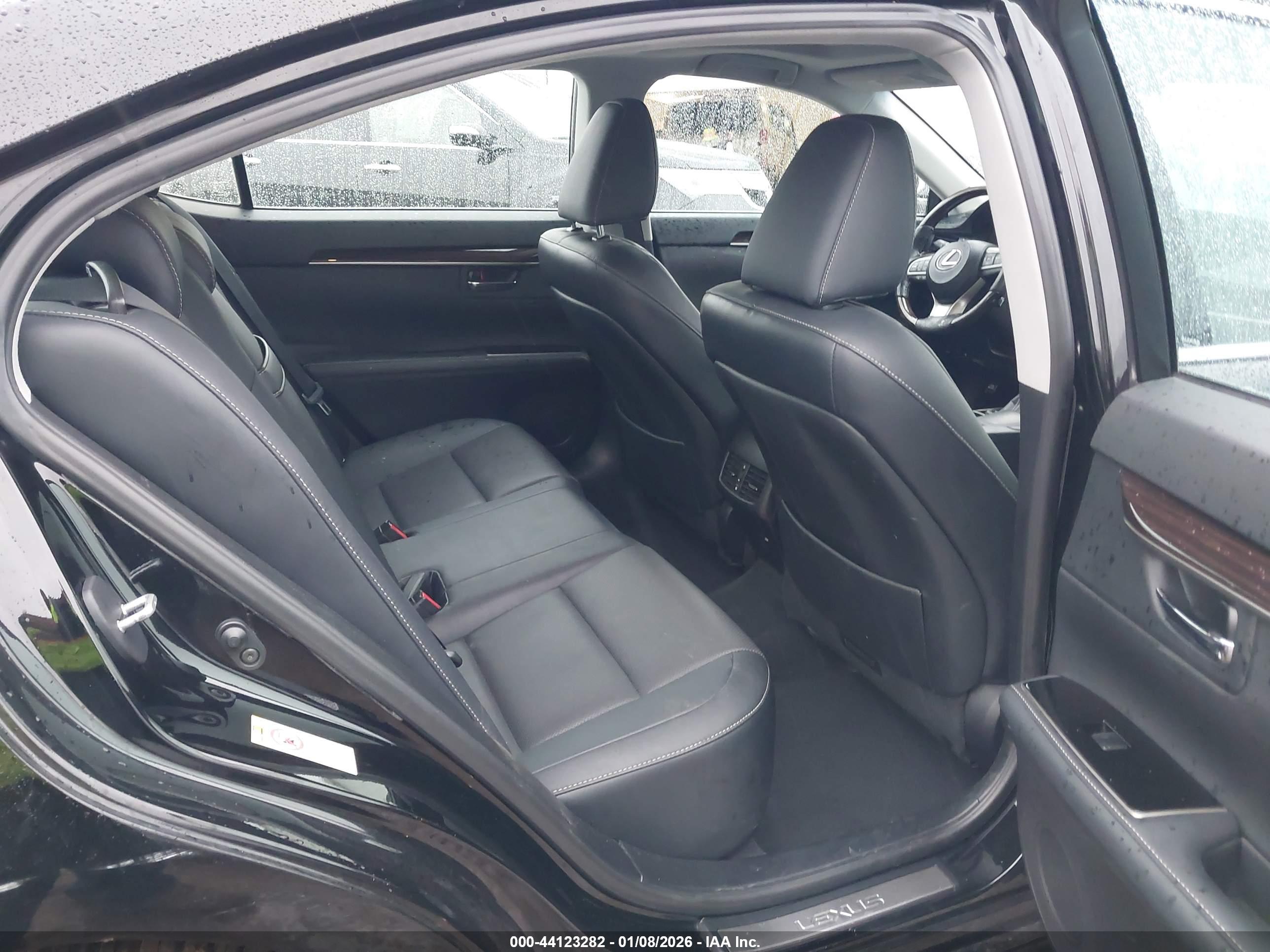 LEXUS ES image 8