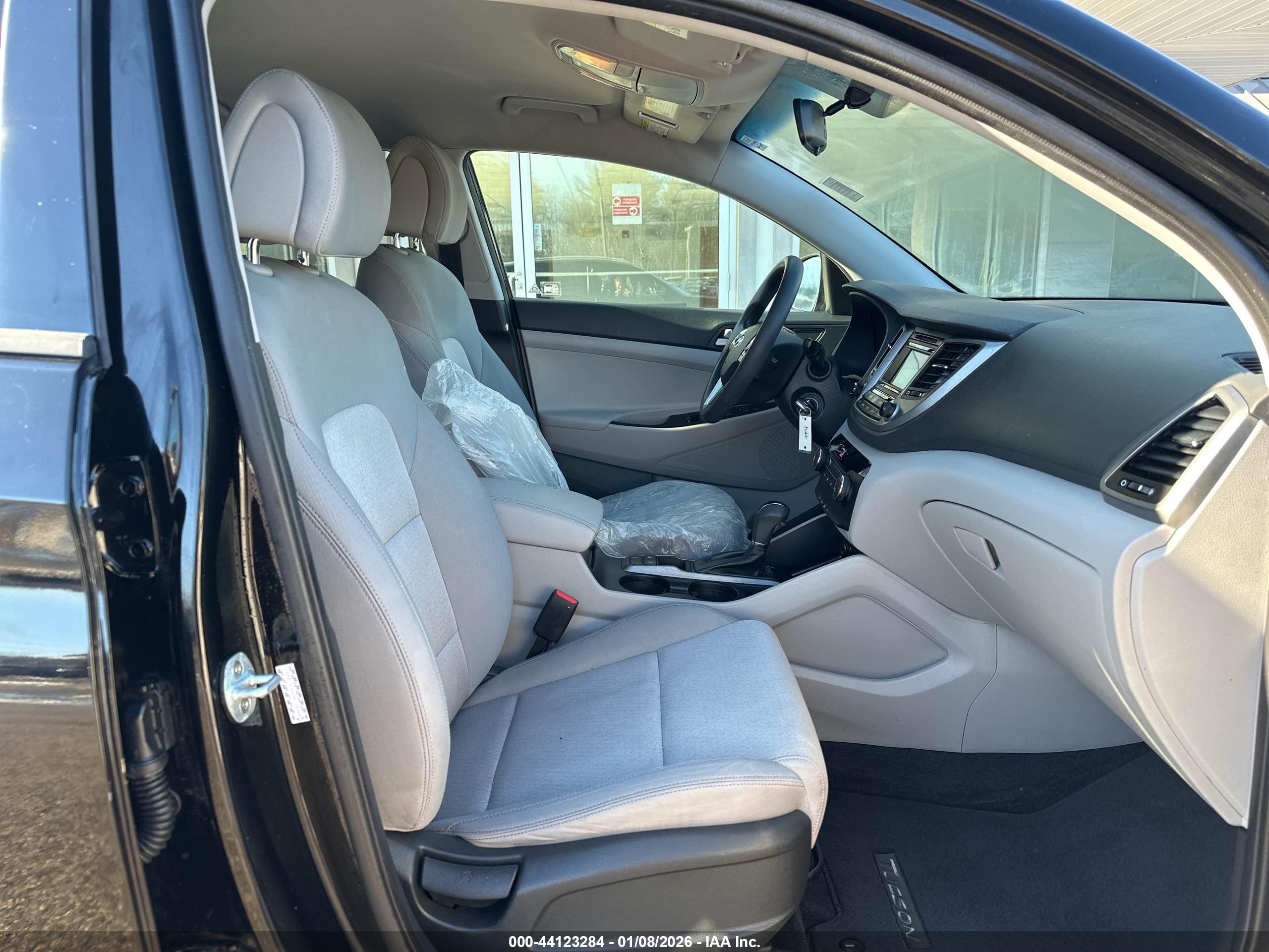 HYUNDAI TUCSON image 5