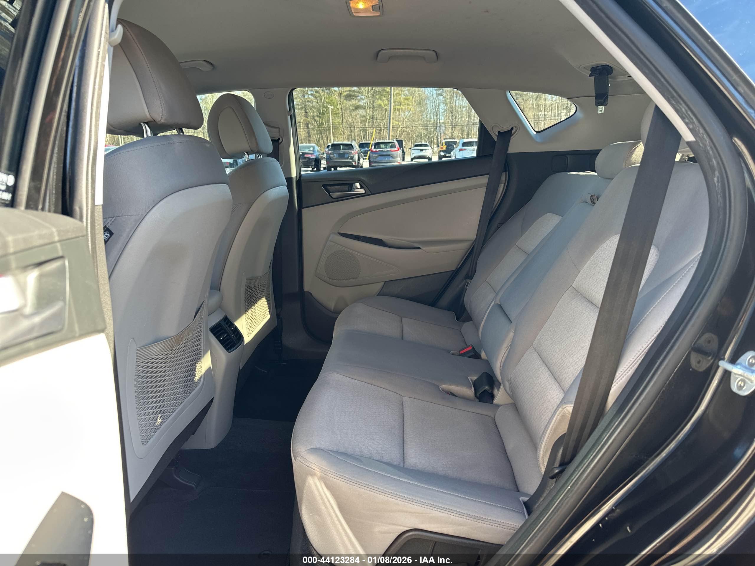 HYUNDAI TUCSON image 8