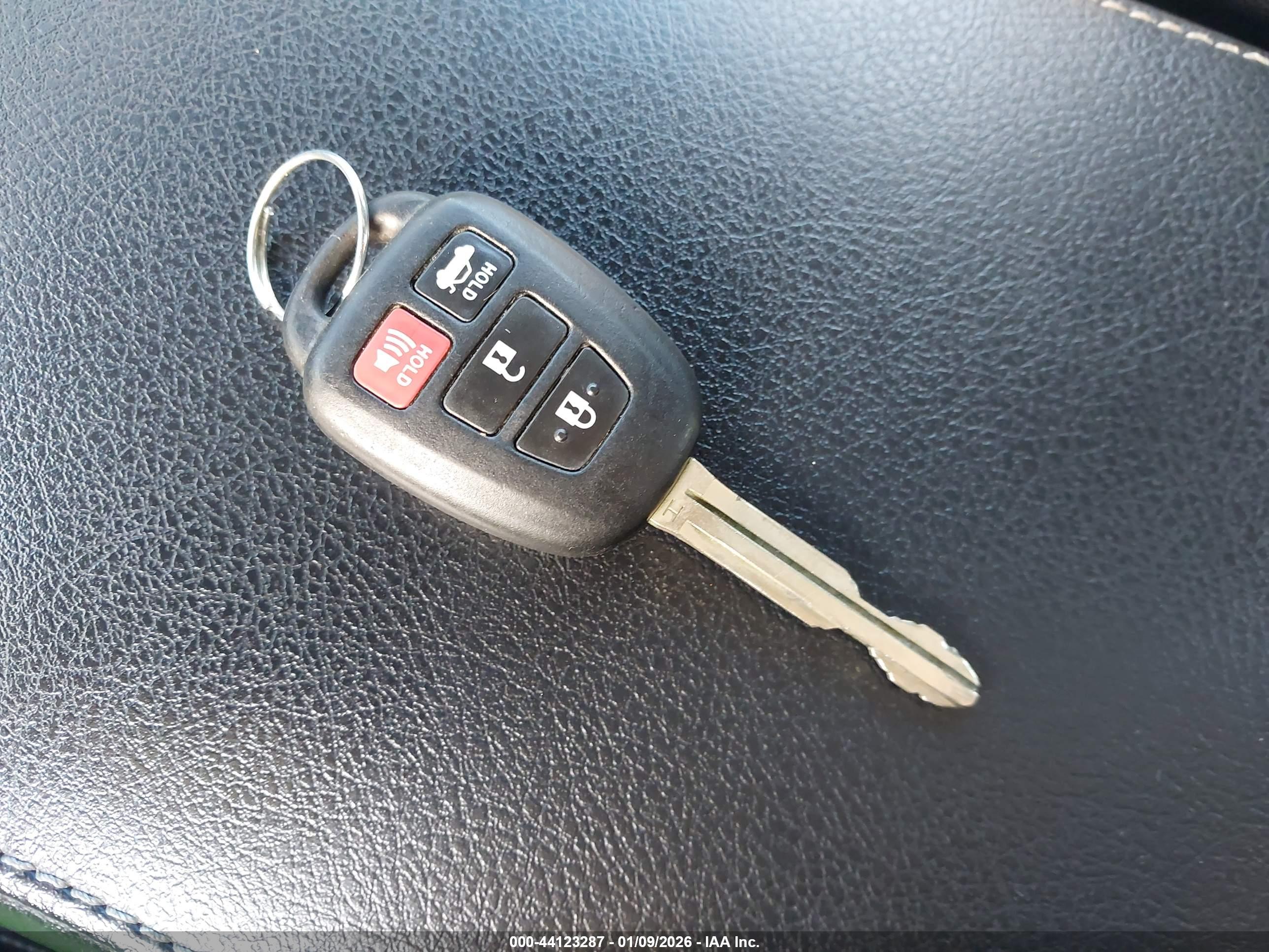 TOYOTA CAMRY image 11