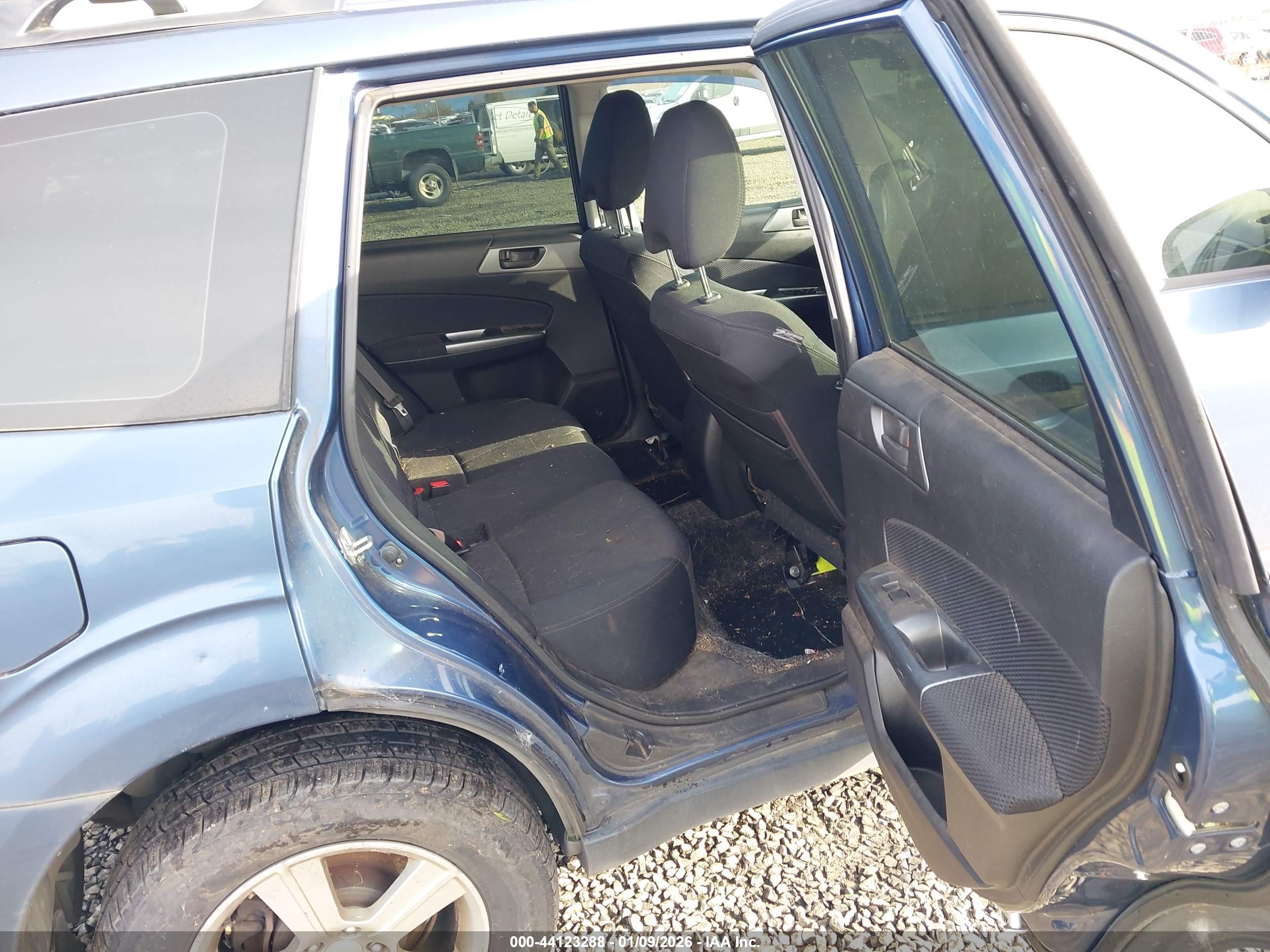 SUBARU FORESTER image 8