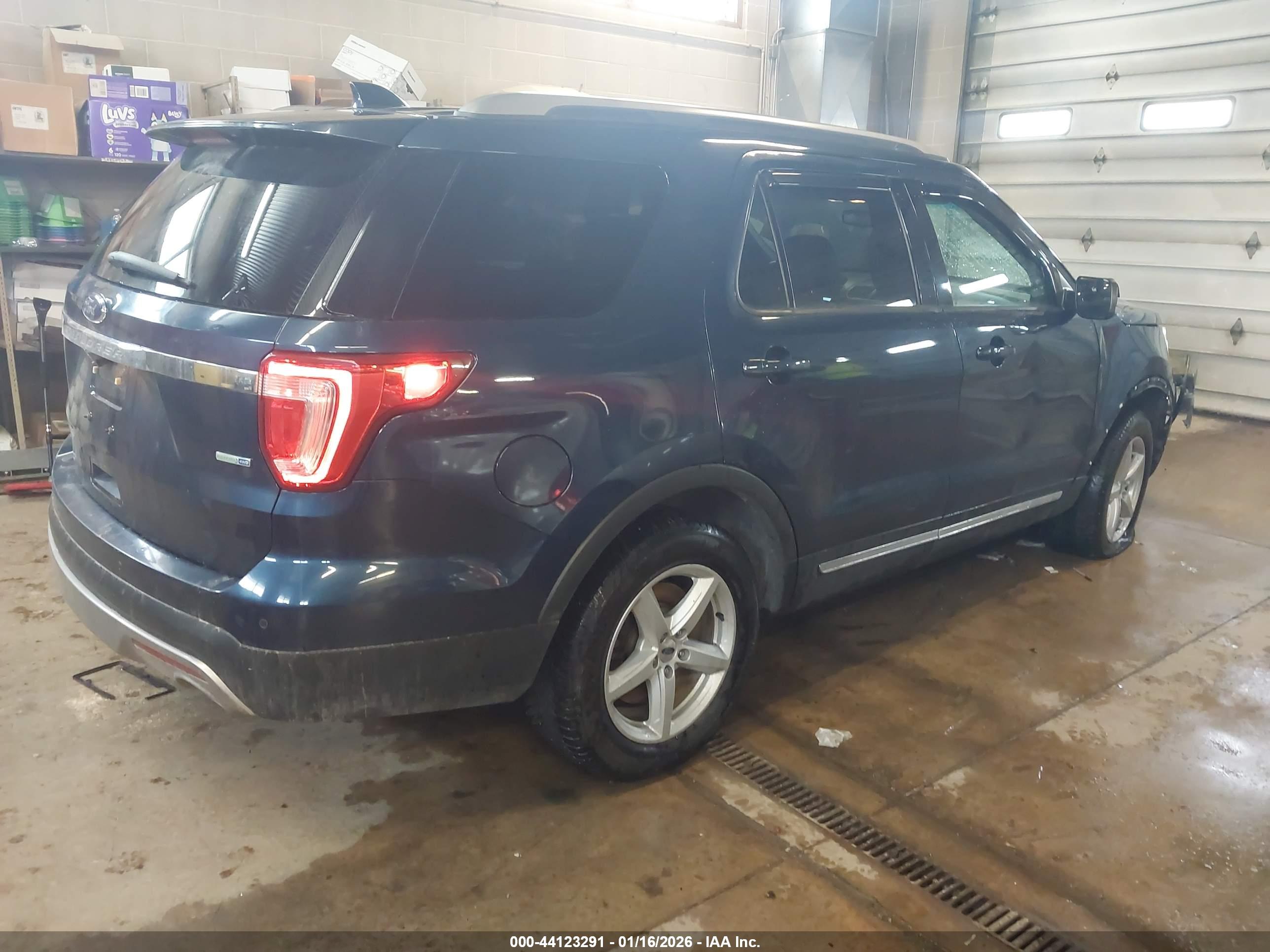 FORD EXPLORER image 4
