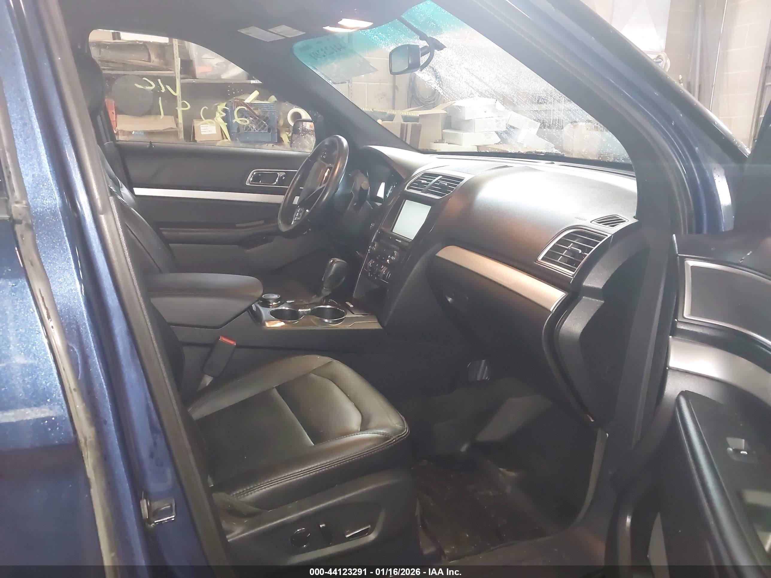 FORD EXPLORER image 5