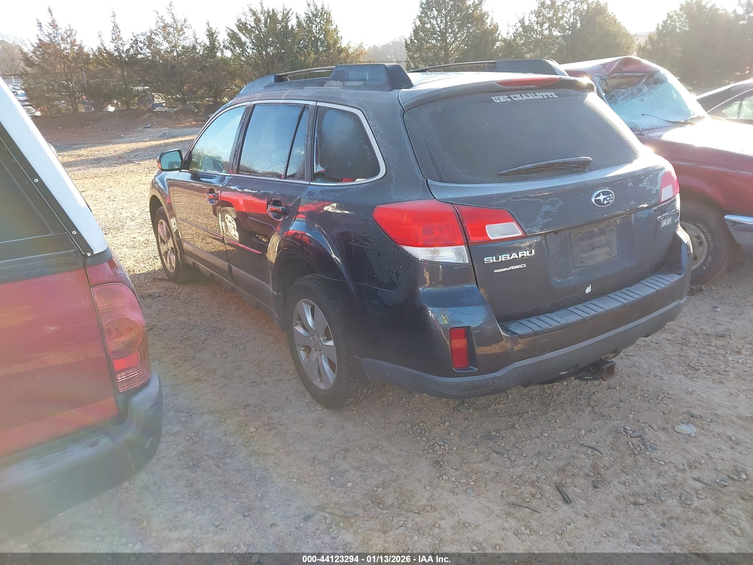 SUBARU OUTBACK image 3