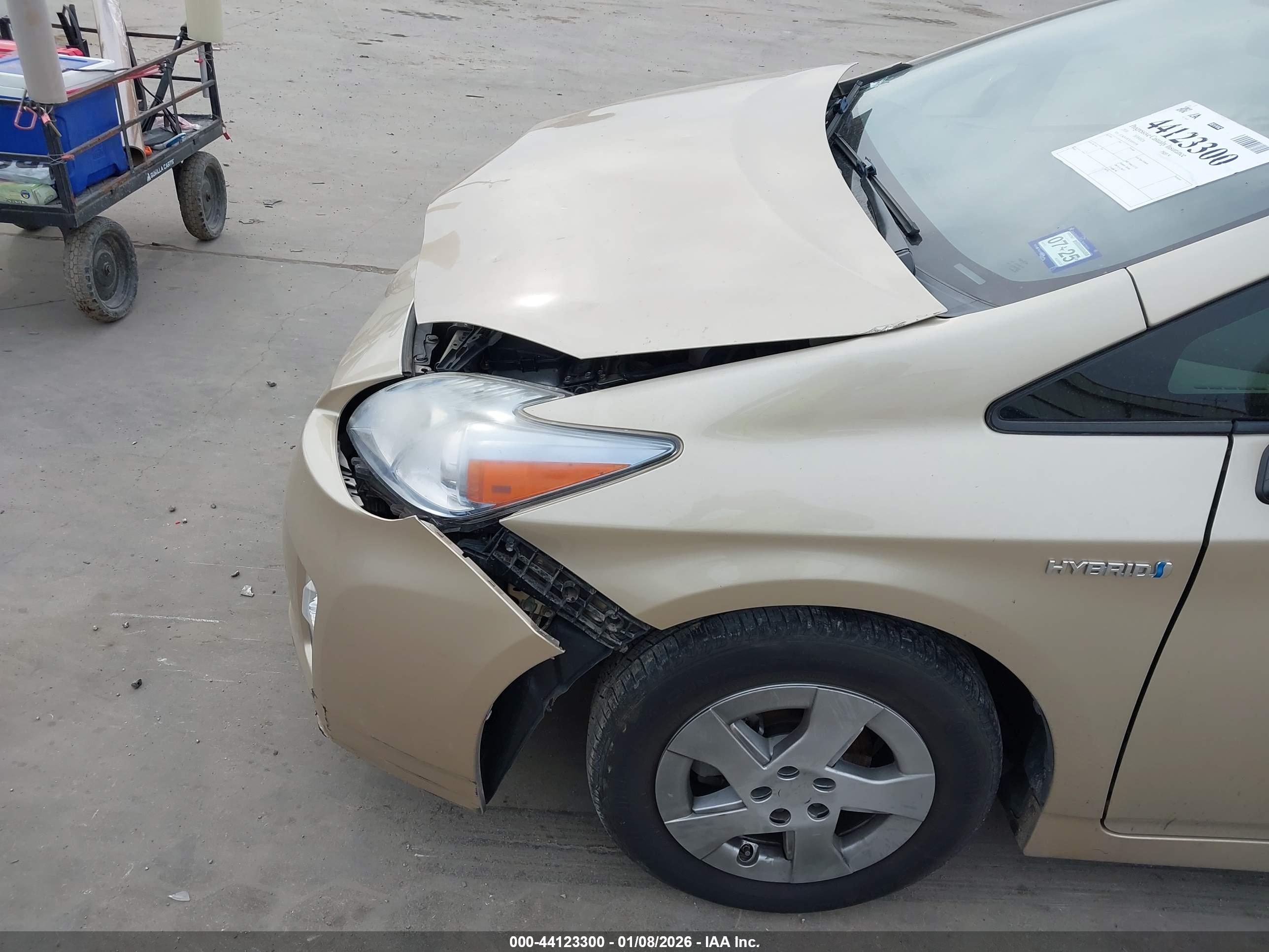 TOYOTA PRIUS image 6