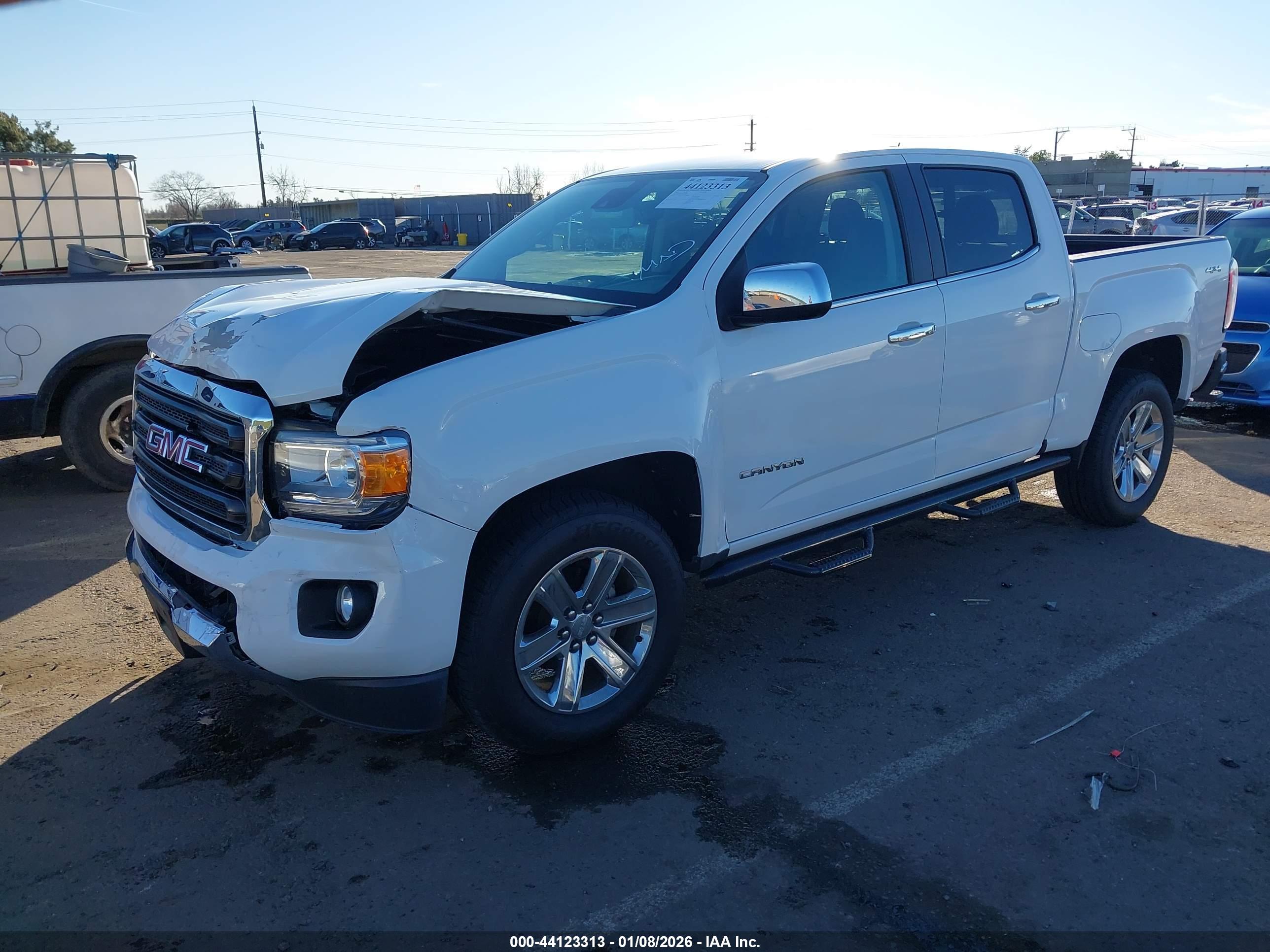 GMC CANYON image 2
