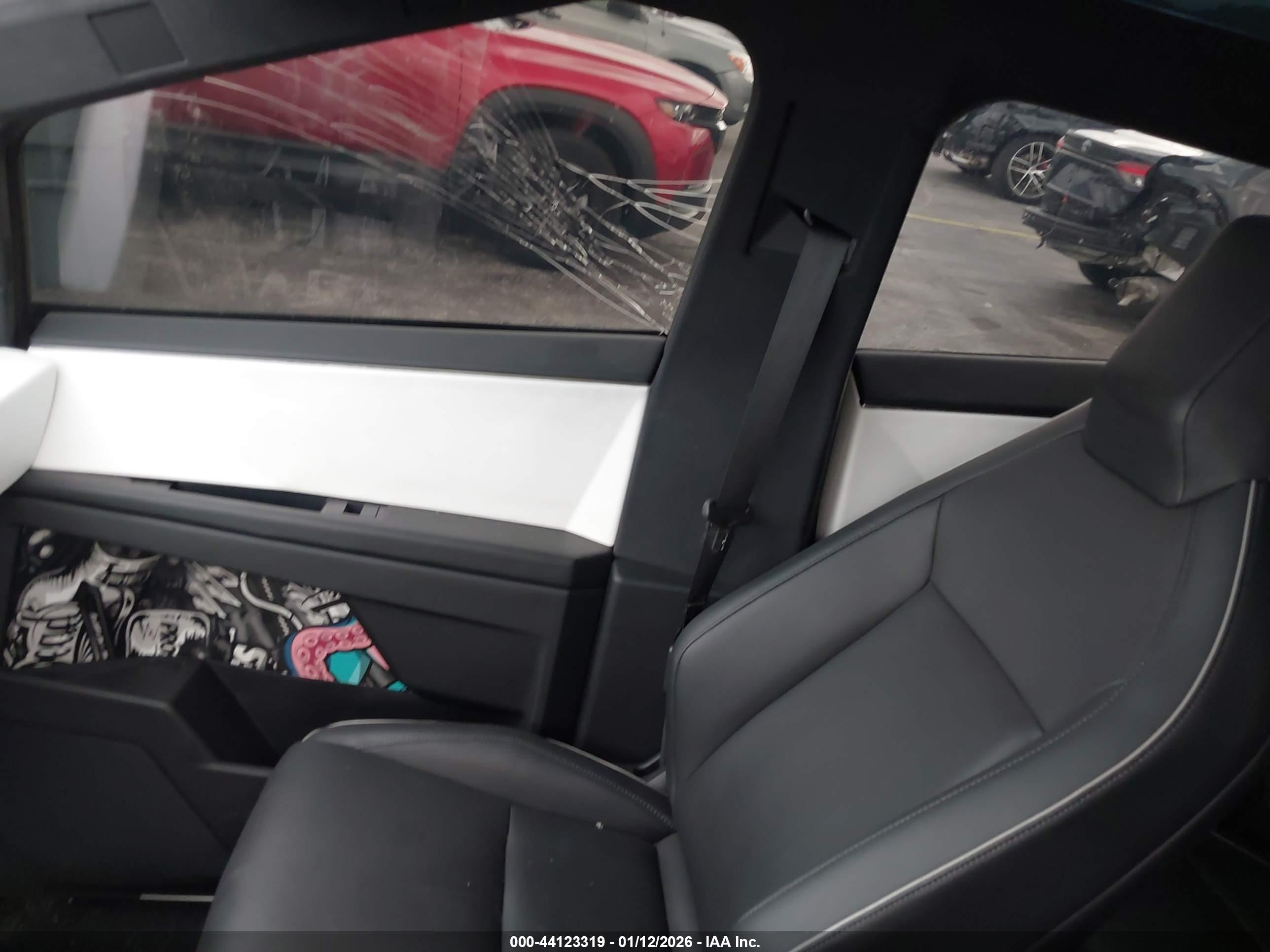 TESLA CYBERTRUCK image 5