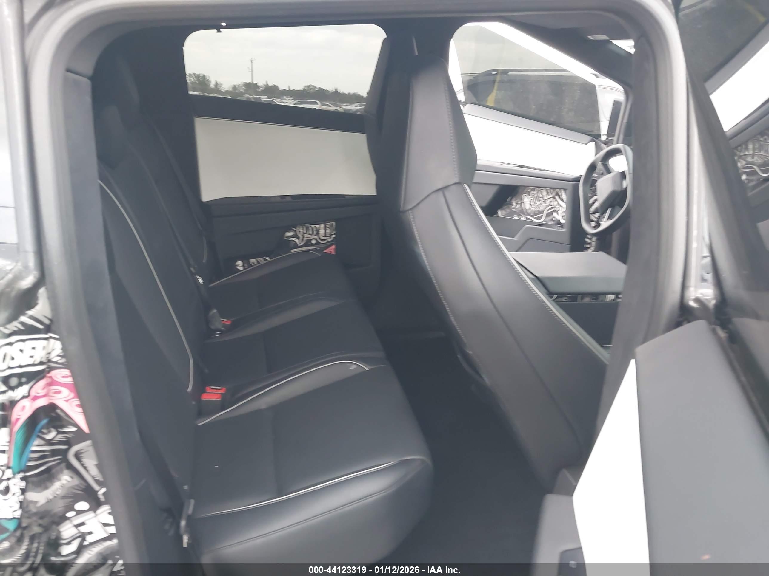 TESLA CYBERTRUCK image 8