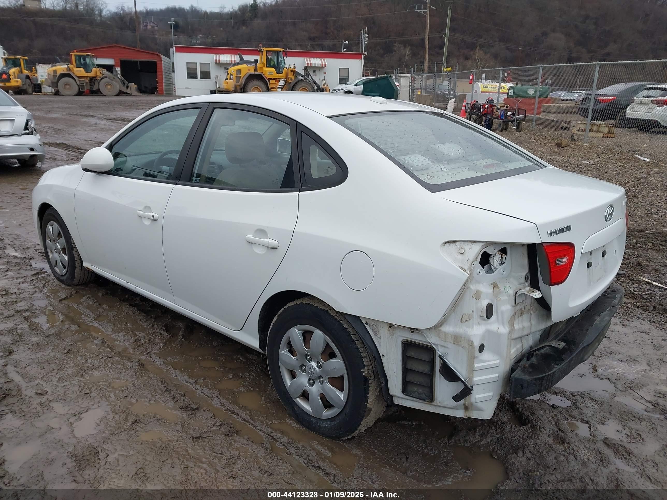 HYUNDAI ELANTRA image 3