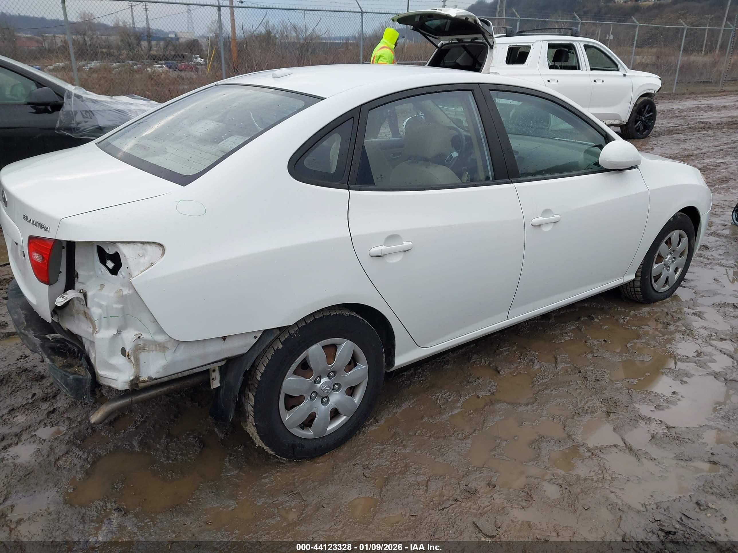 HYUNDAI ELANTRA image 4