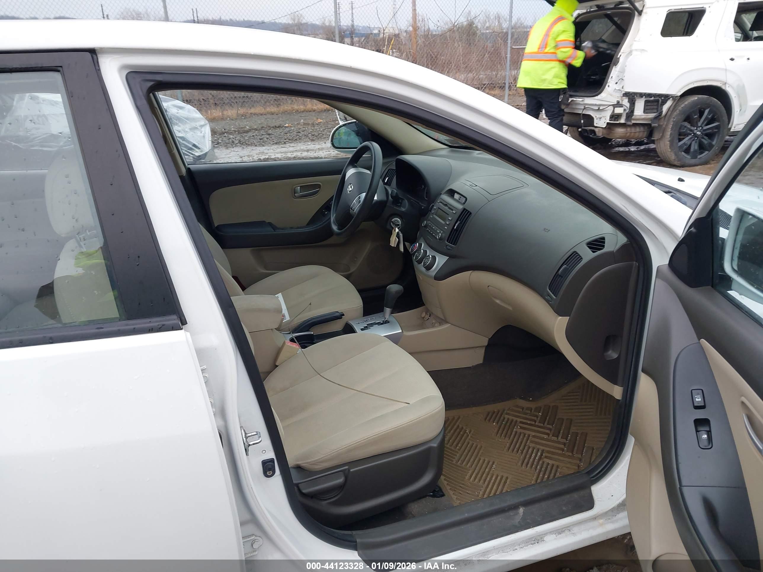 HYUNDAI ELANTRA image 5