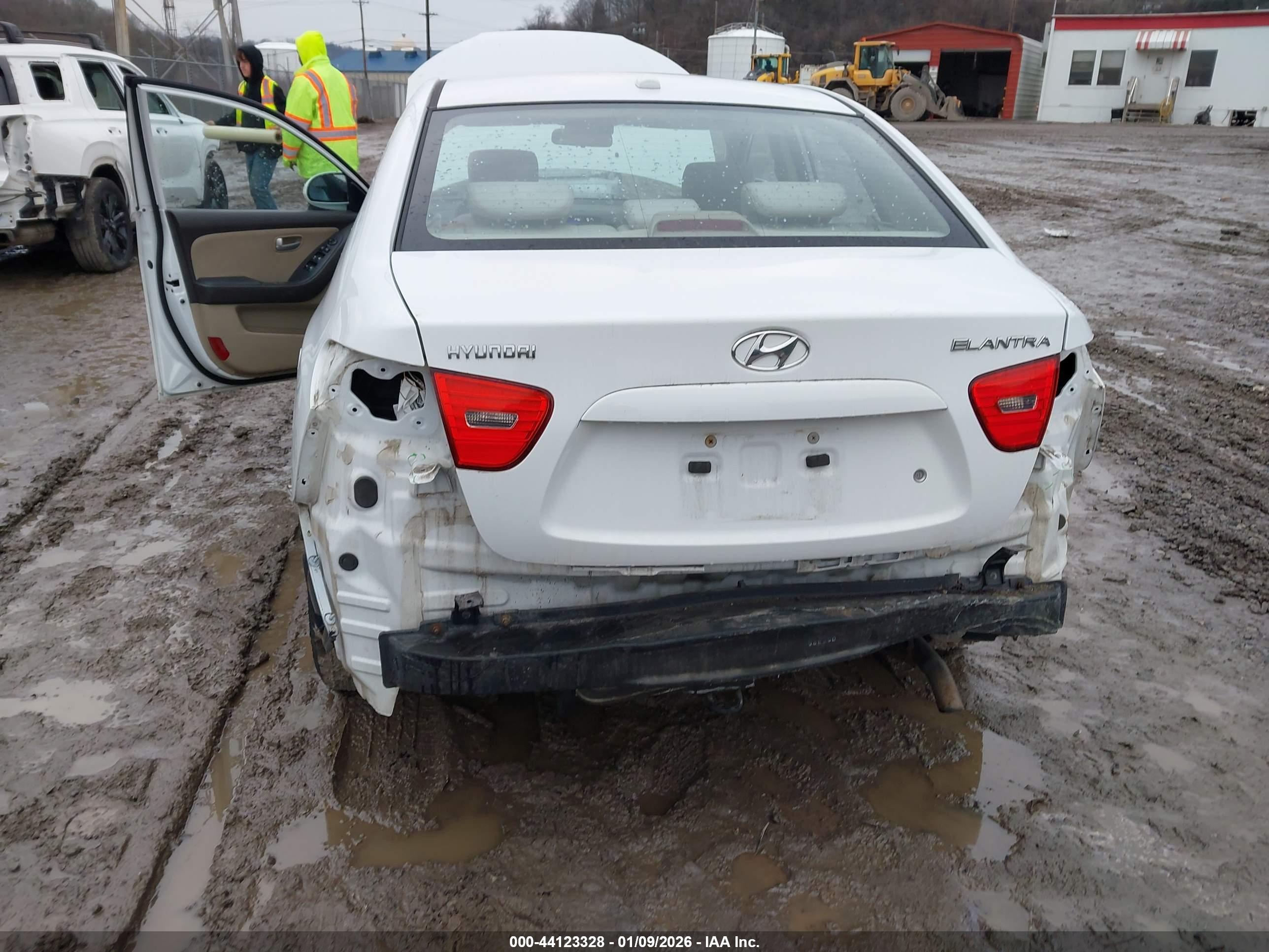 HYUNDAI ELANTRA image 6