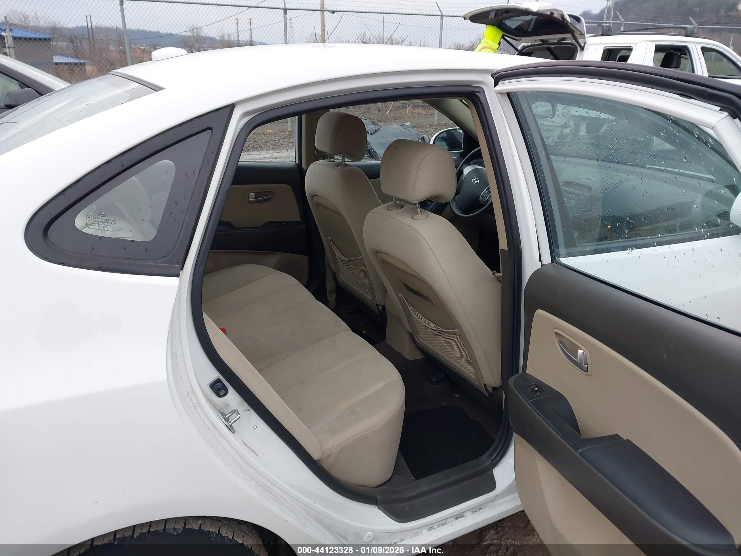 HYUNDAI ELANTRA image 8