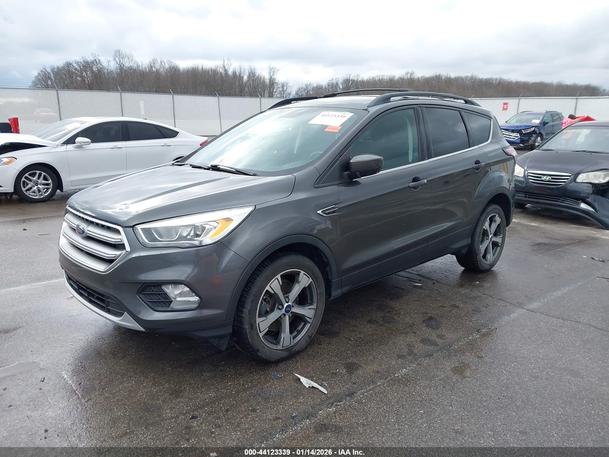 FORD ESCAPE image 2