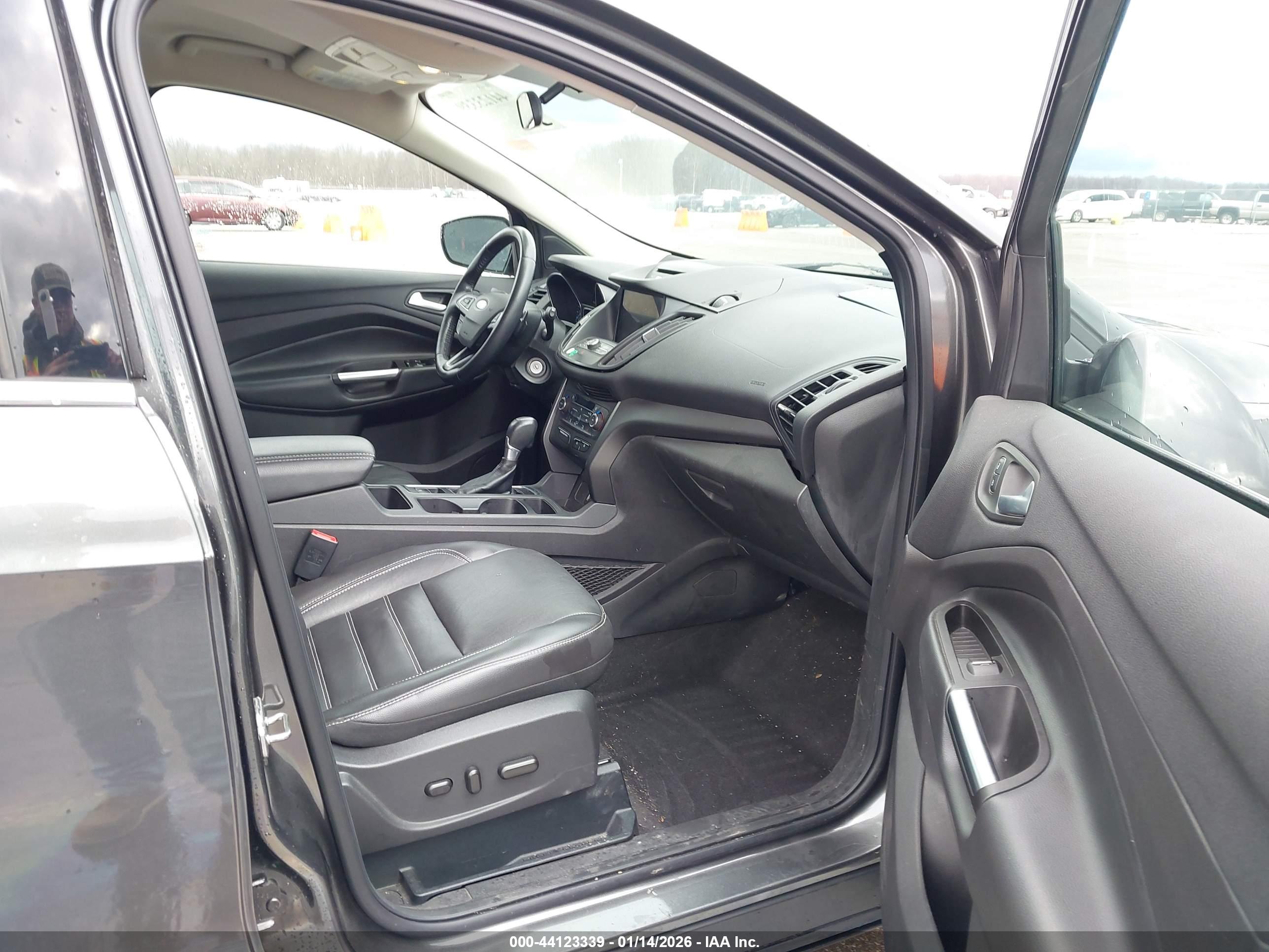 FORD ESCAPE image 5