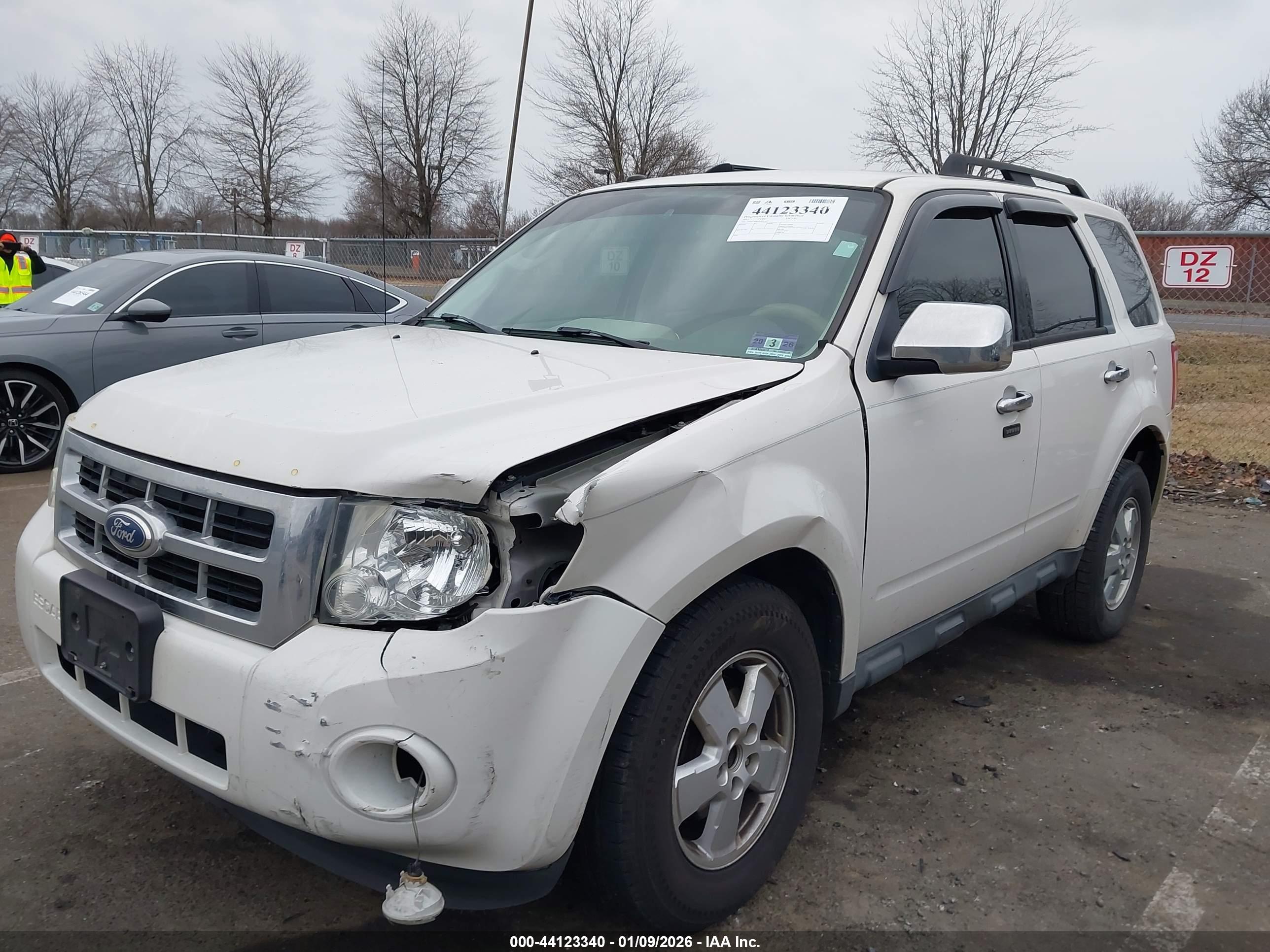 FORD ESCAPE image 2