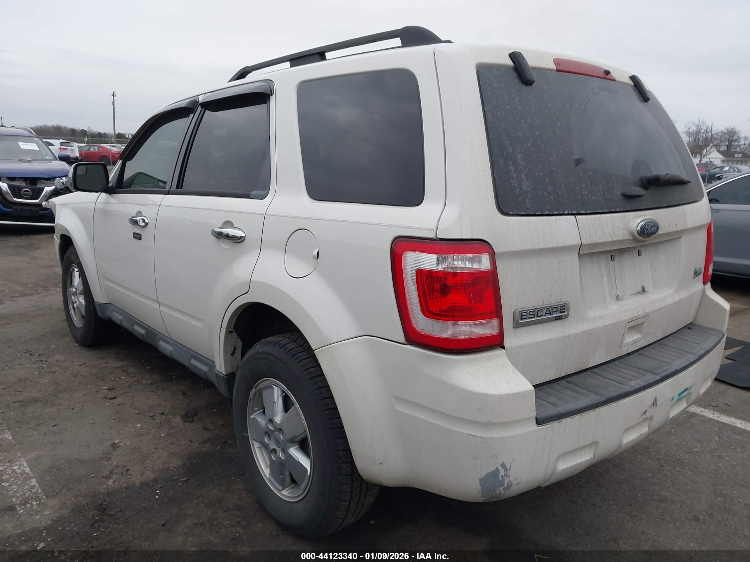 FORD ESCAPE image 3