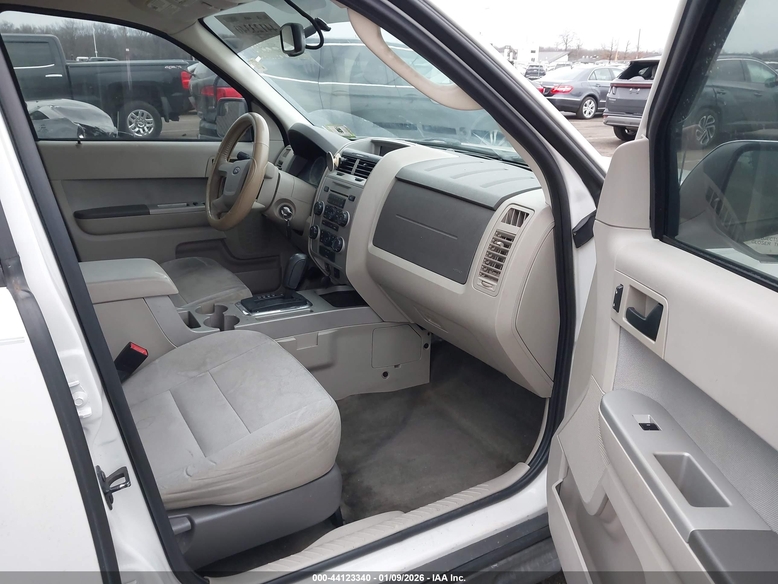 FORD ESCAPE image 5