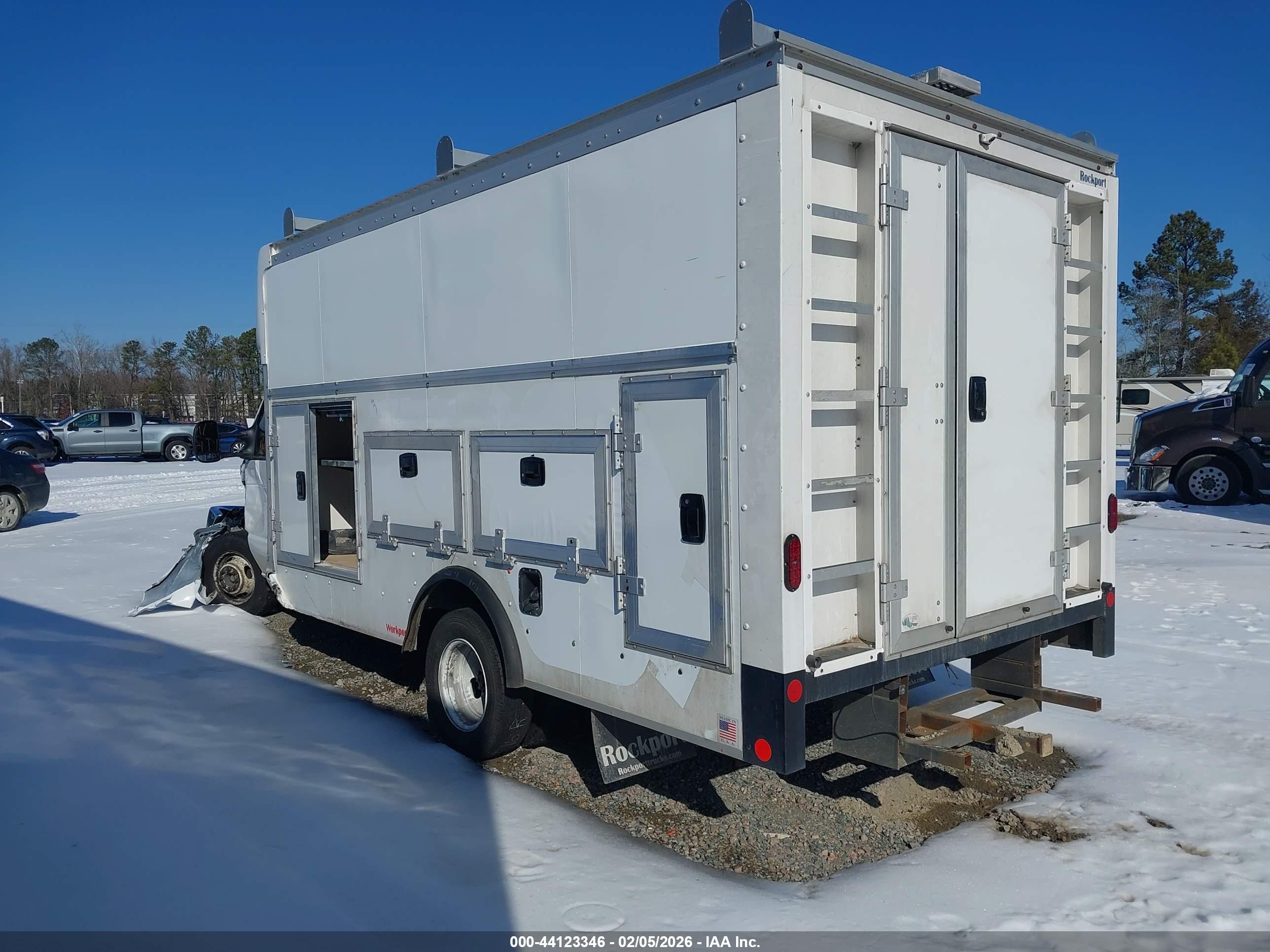 FORD E-450 image 3