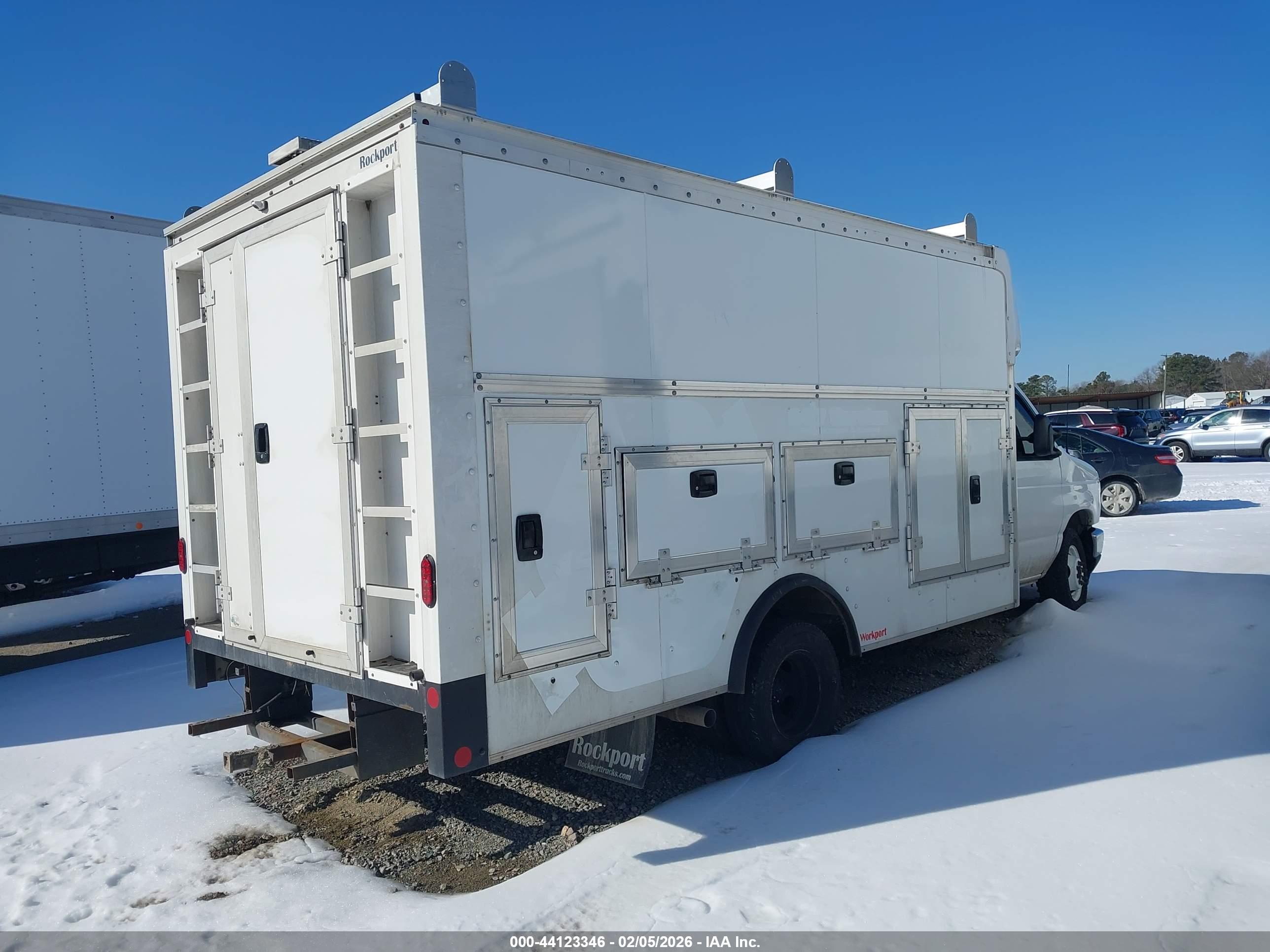 FORD E-450 image 4