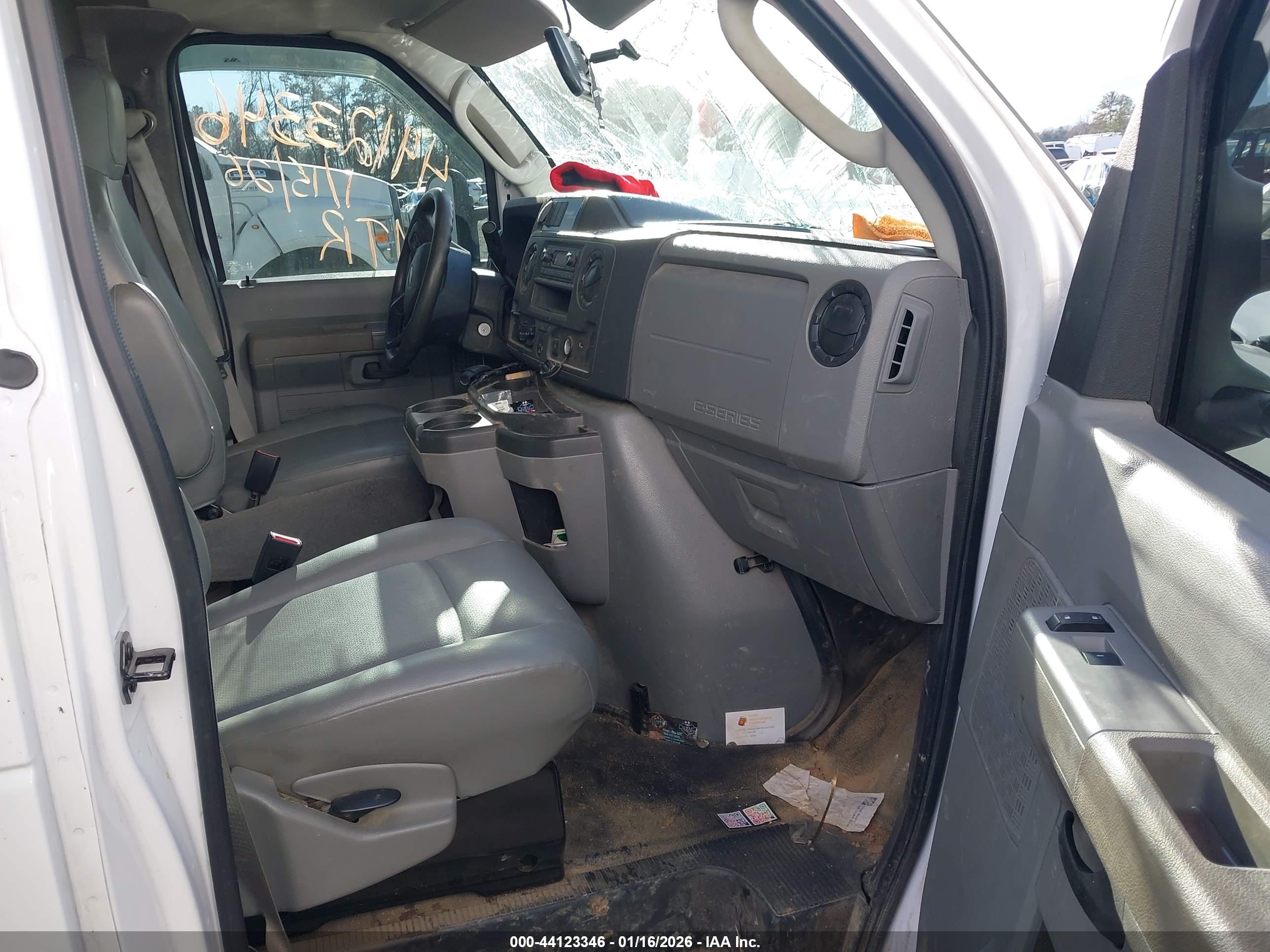 FORD E-450 image 8