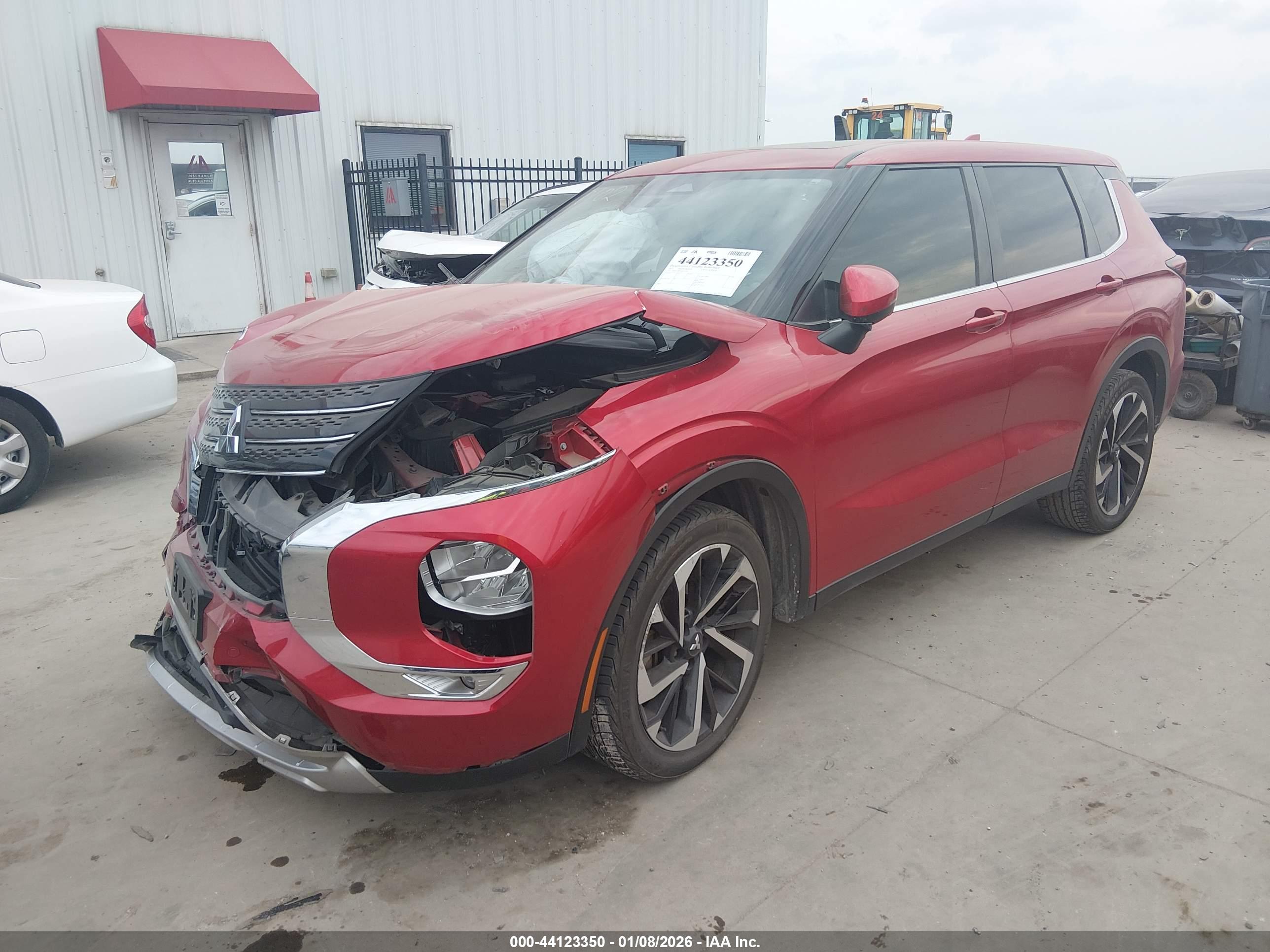 MITSUBISHI OUTLANDER image 2