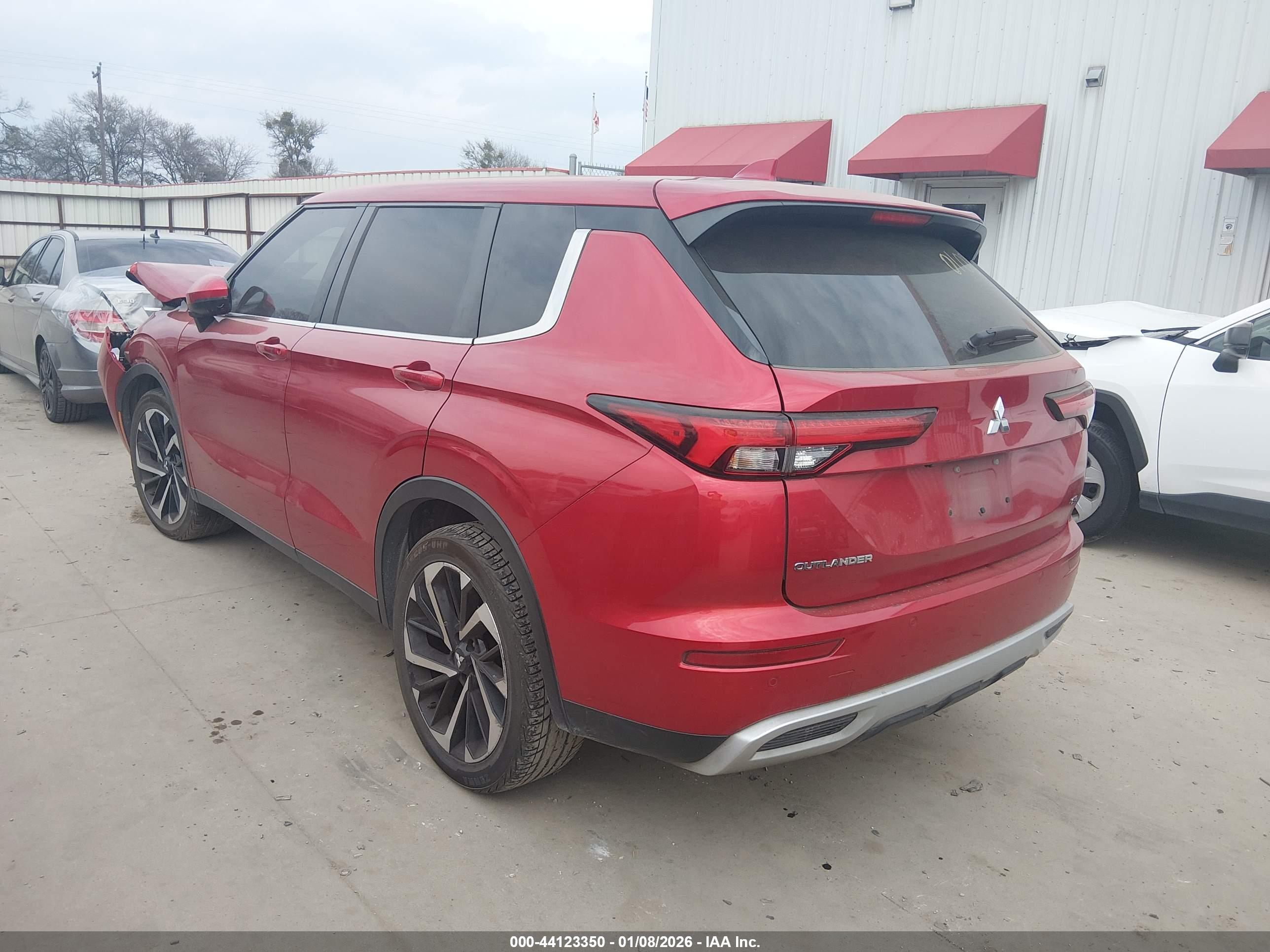 MITSUBISHI OUTLANDER image 3