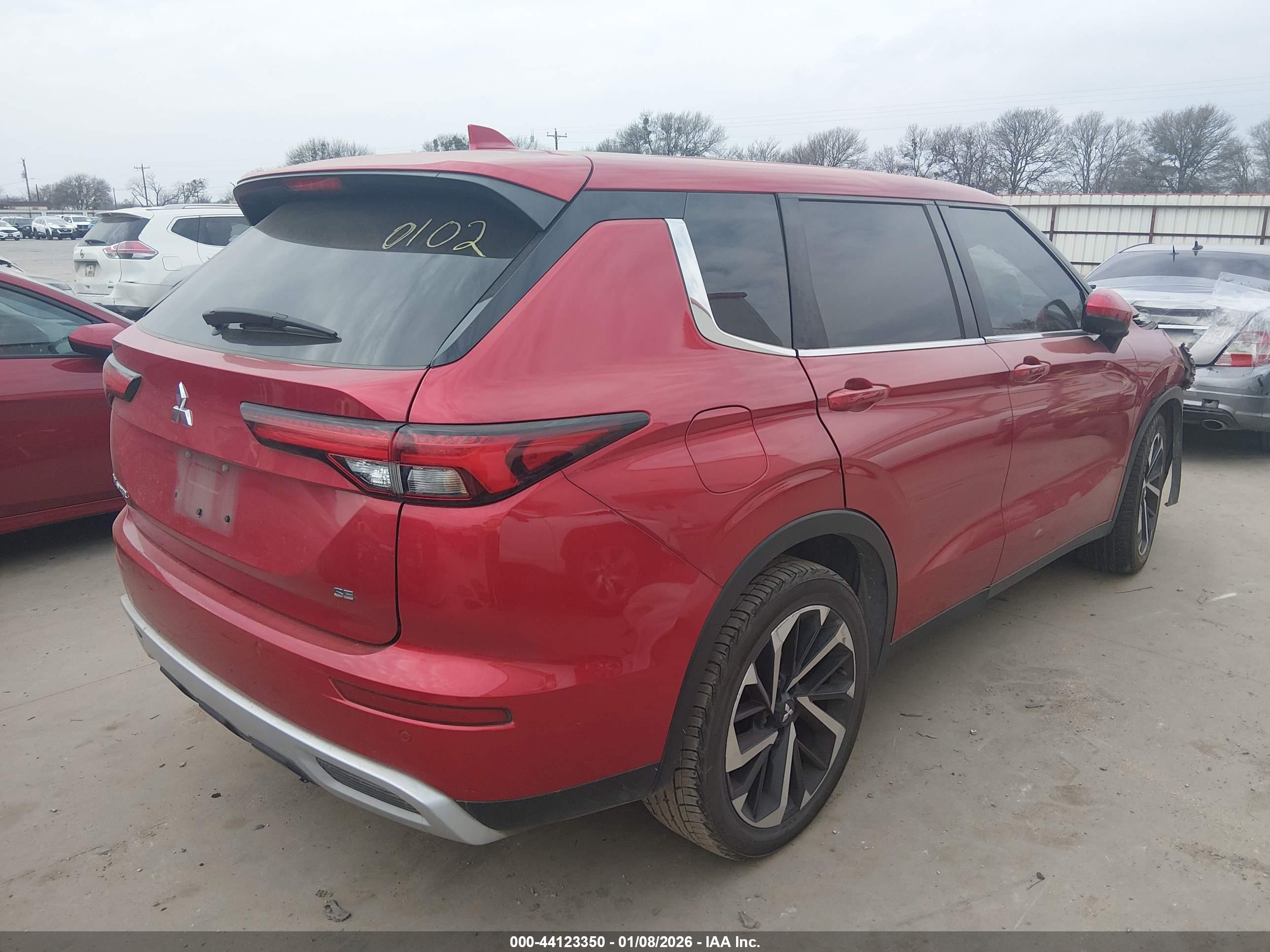 MITSUBISHI OUTLANDER image 4