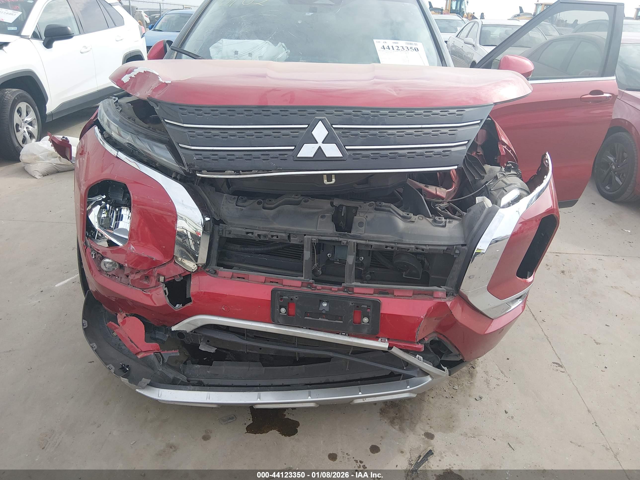 MITSUBISHI OUTLANDER image 6