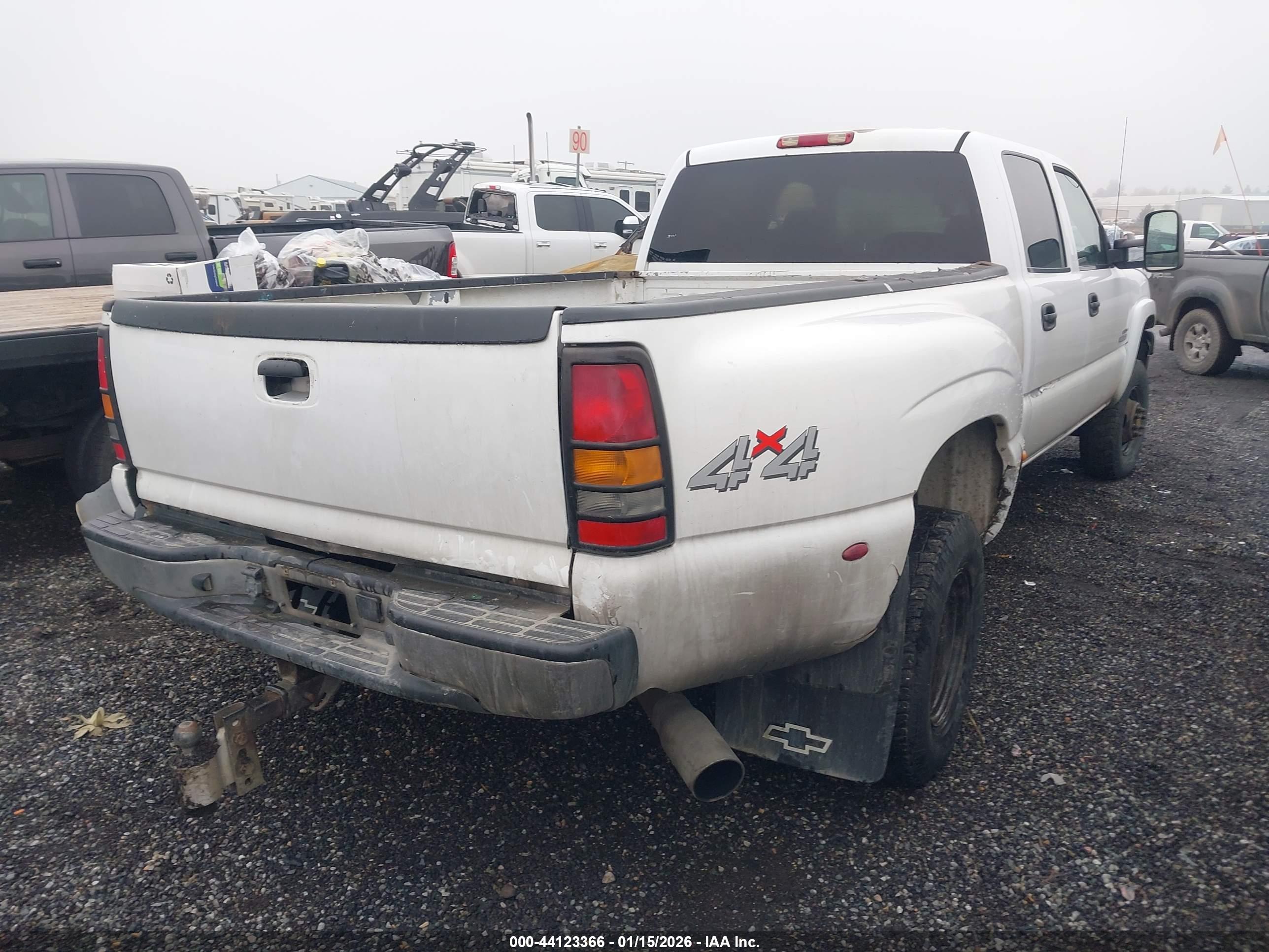 CHEVROLET SILVERADO image 4