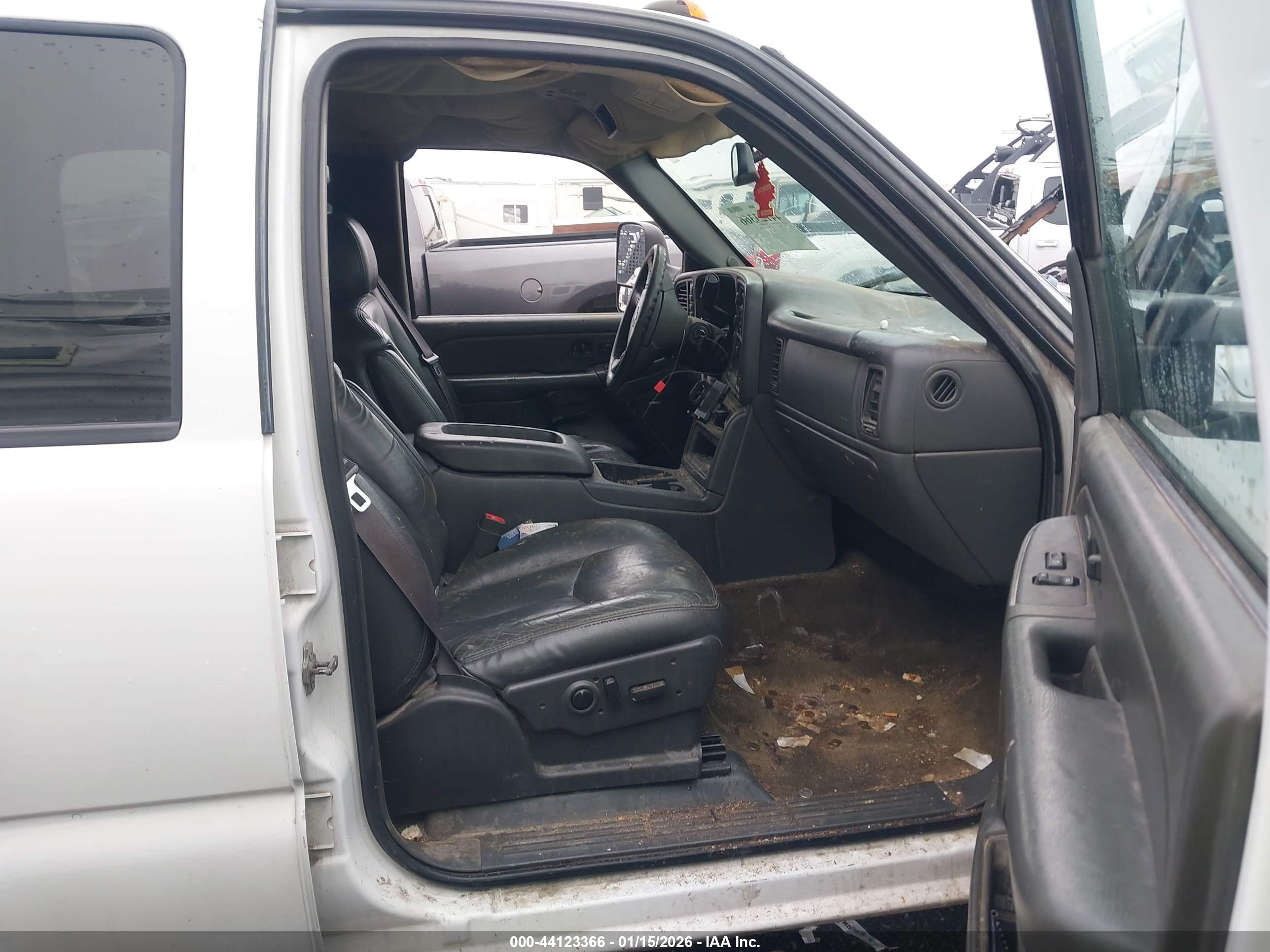 CHEVROLET SILVERADO image 5