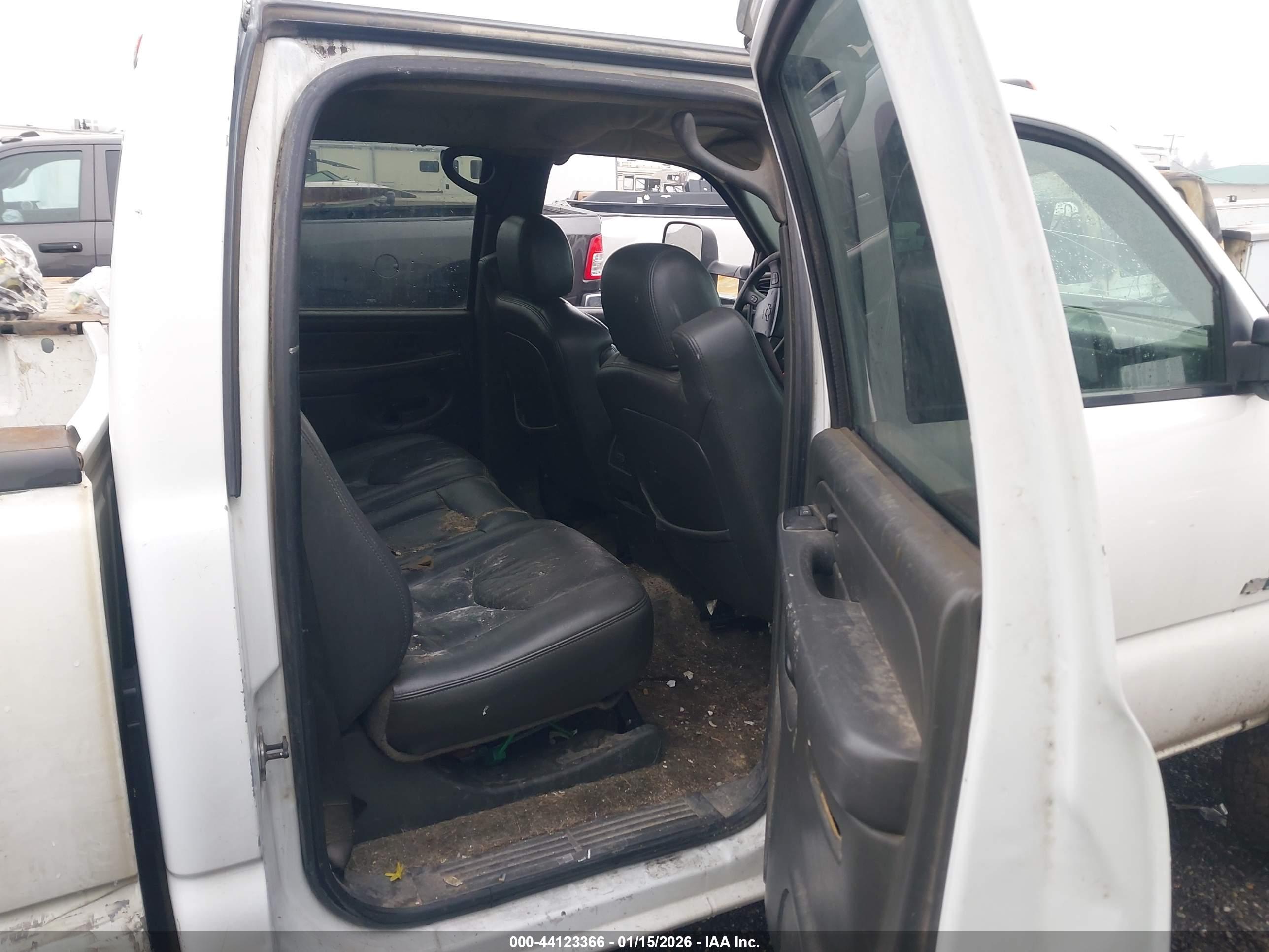 CHEVROLET SILVERADO image 8