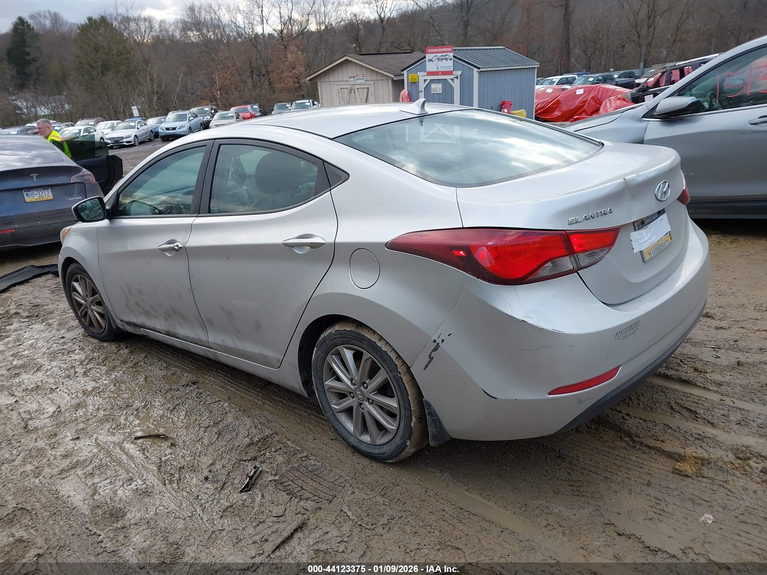 HYUNDAI ELANTRA image 3