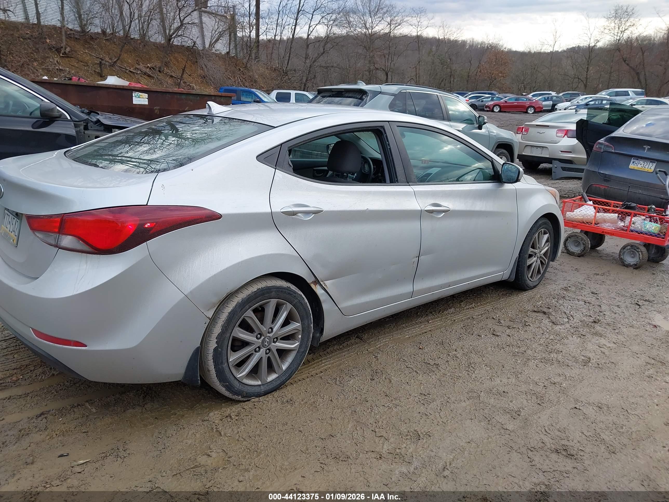 HYUNDAI ELANTRA image 4