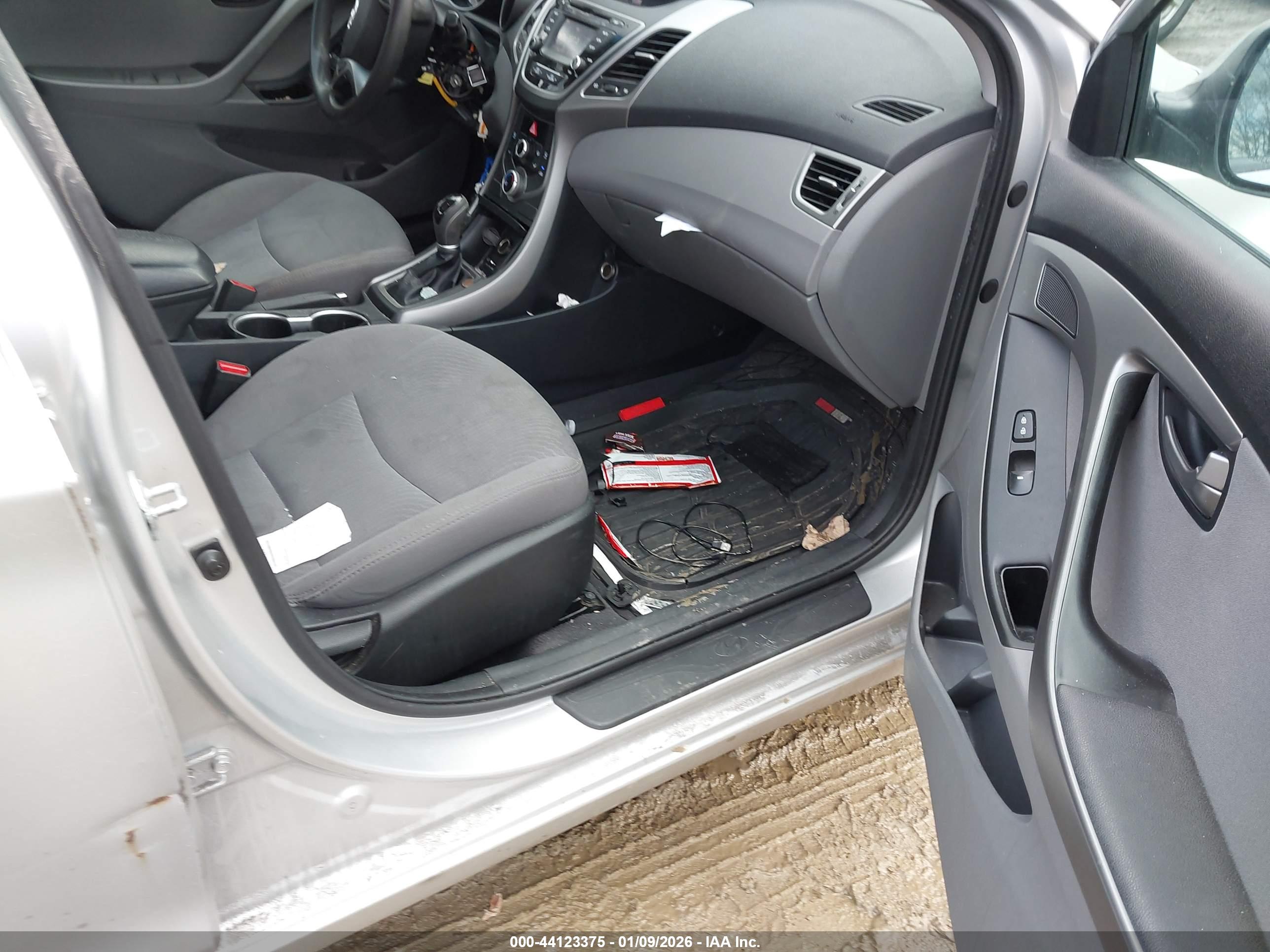 HYUNDAI ELANTRA image 5