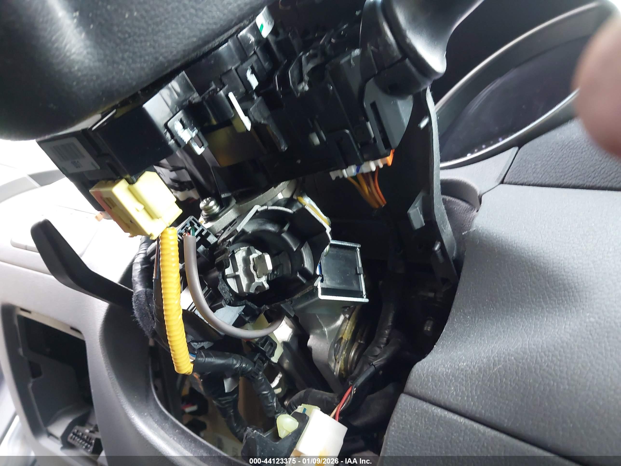 HYUNDAI ELANTRA image 6