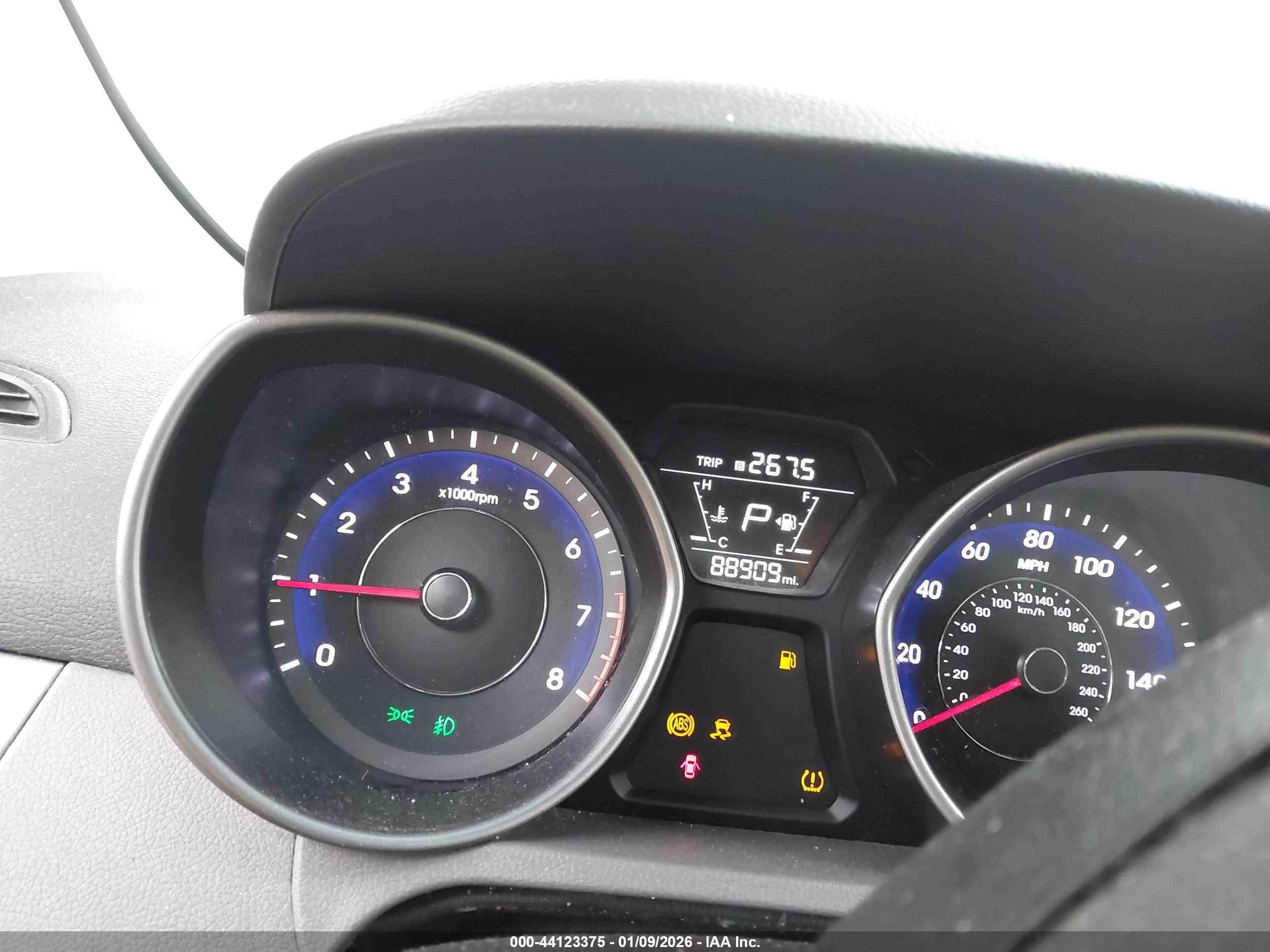 HYUNDAI ELANTRA image 7
