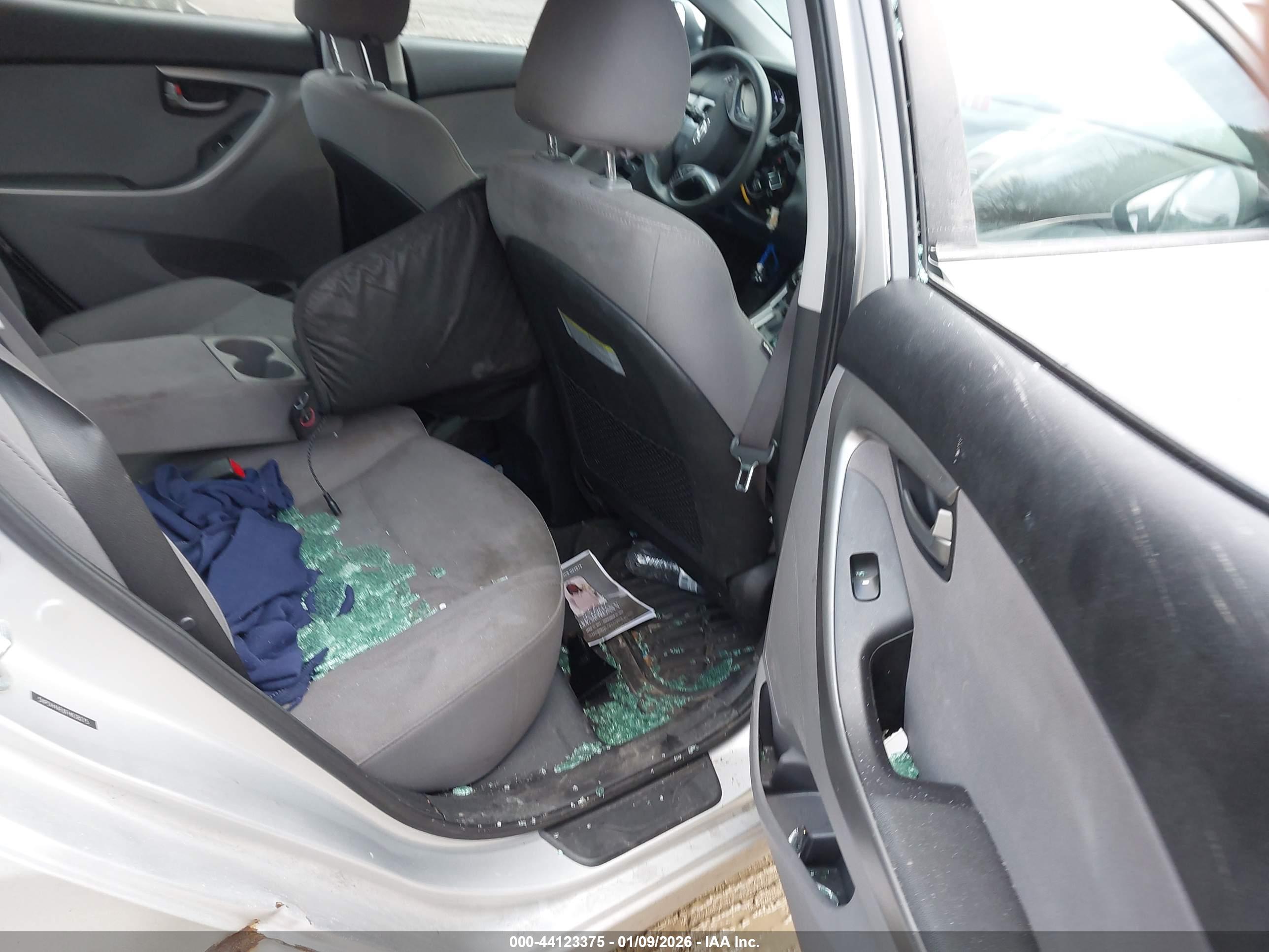 HYUNDAI ELANTRA image 8