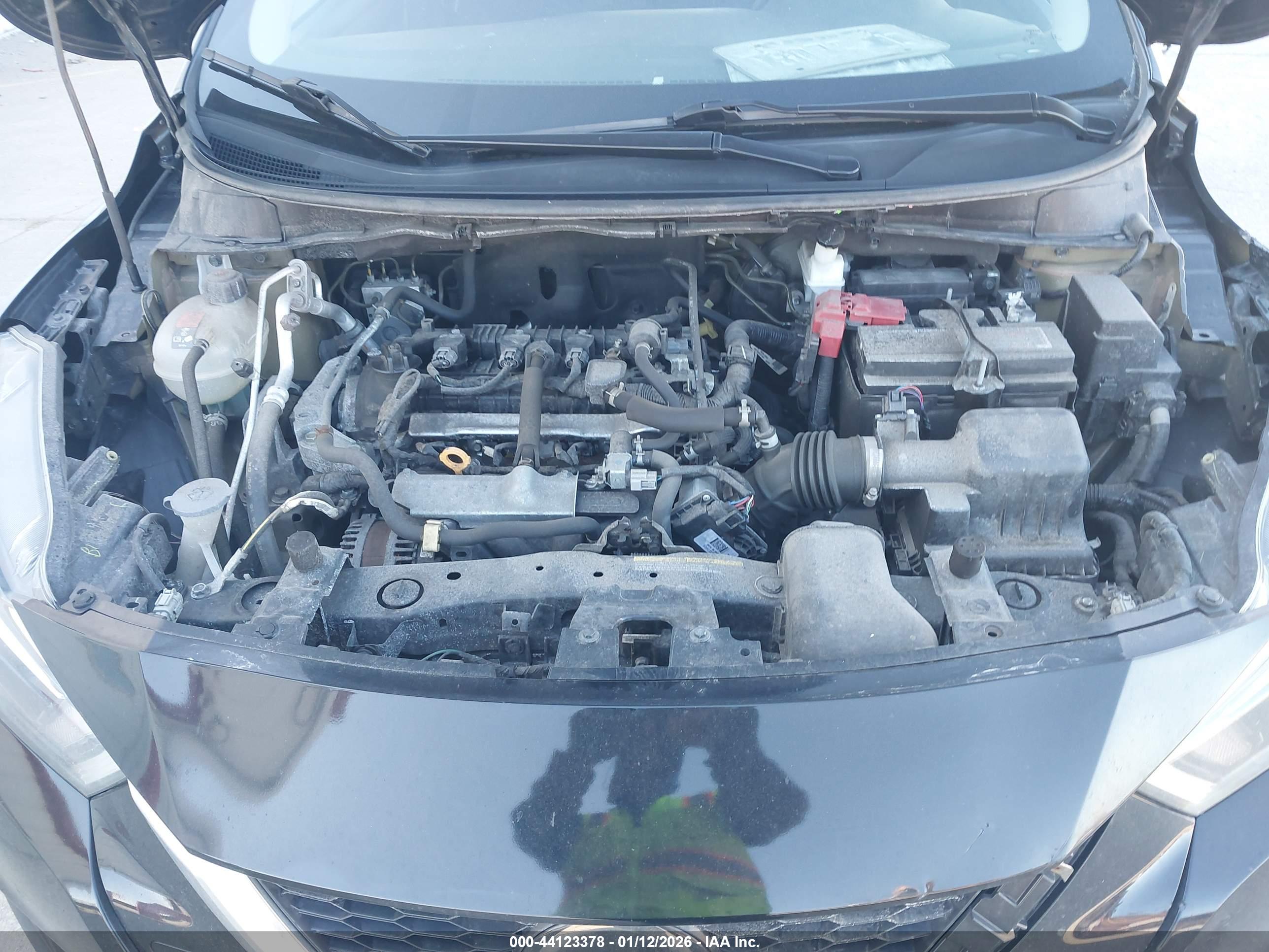 NISSAN VERSA image 10
