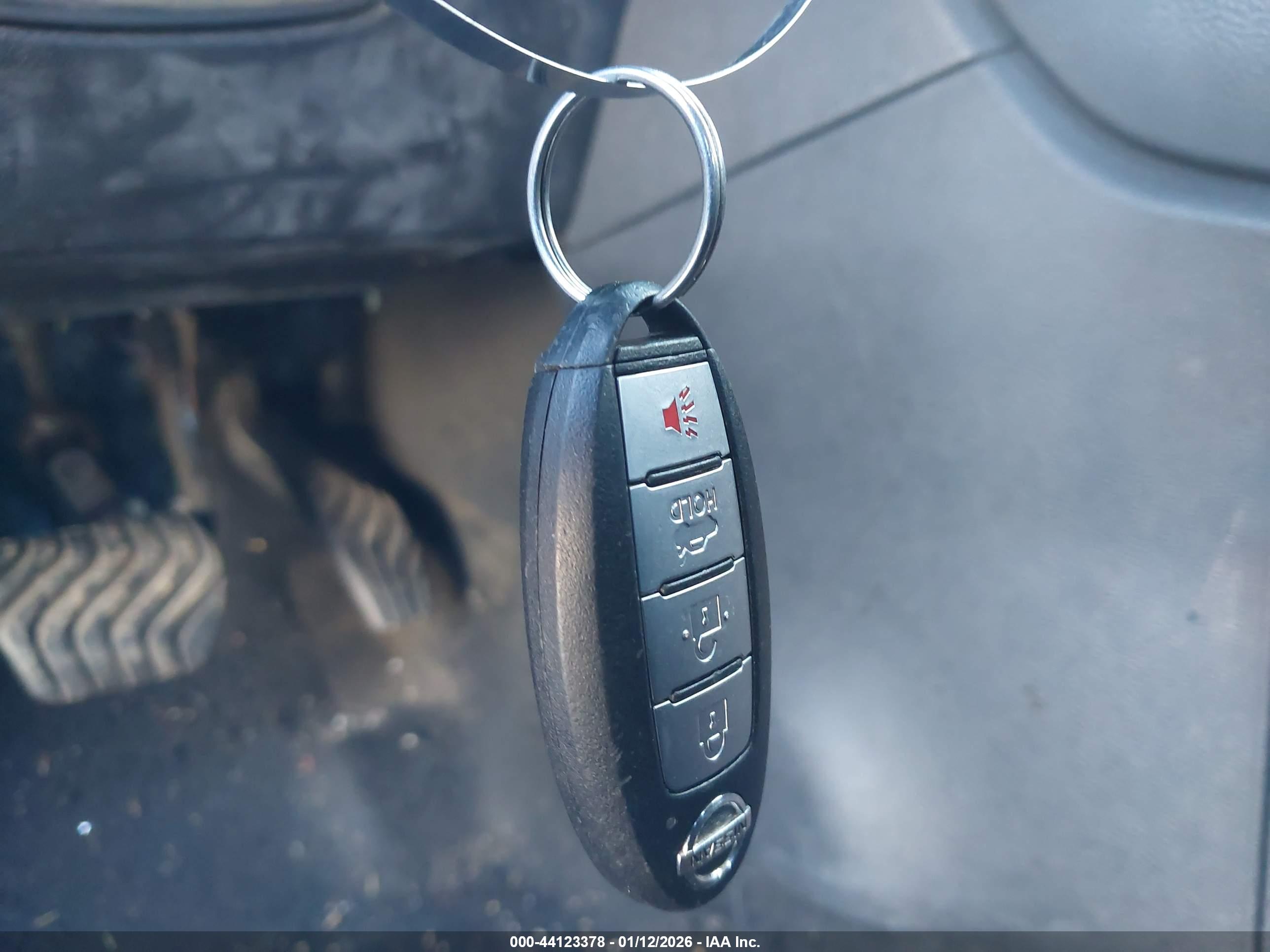 NISSAN VERSA image 11