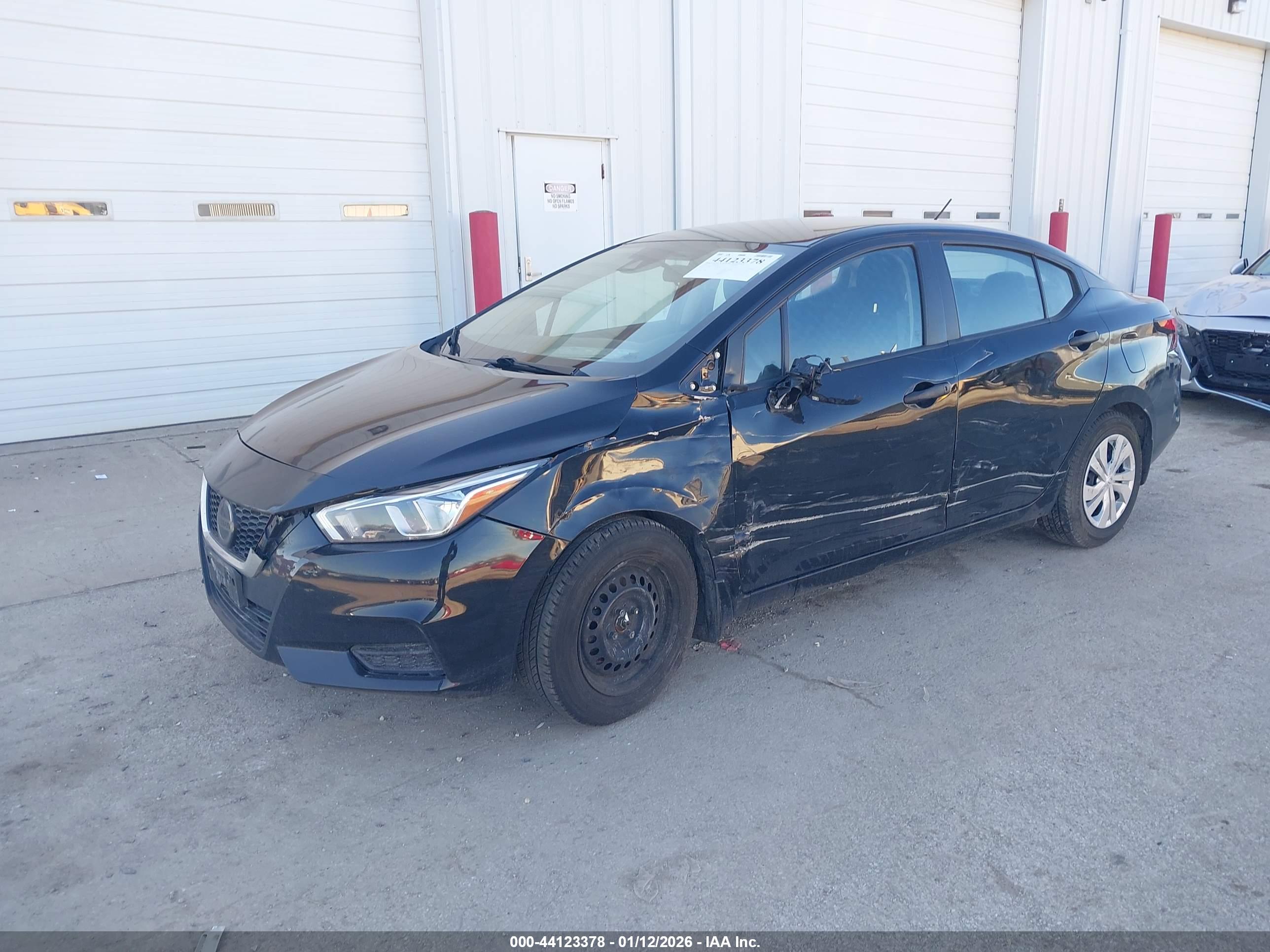 NISSAN VERSA image 2