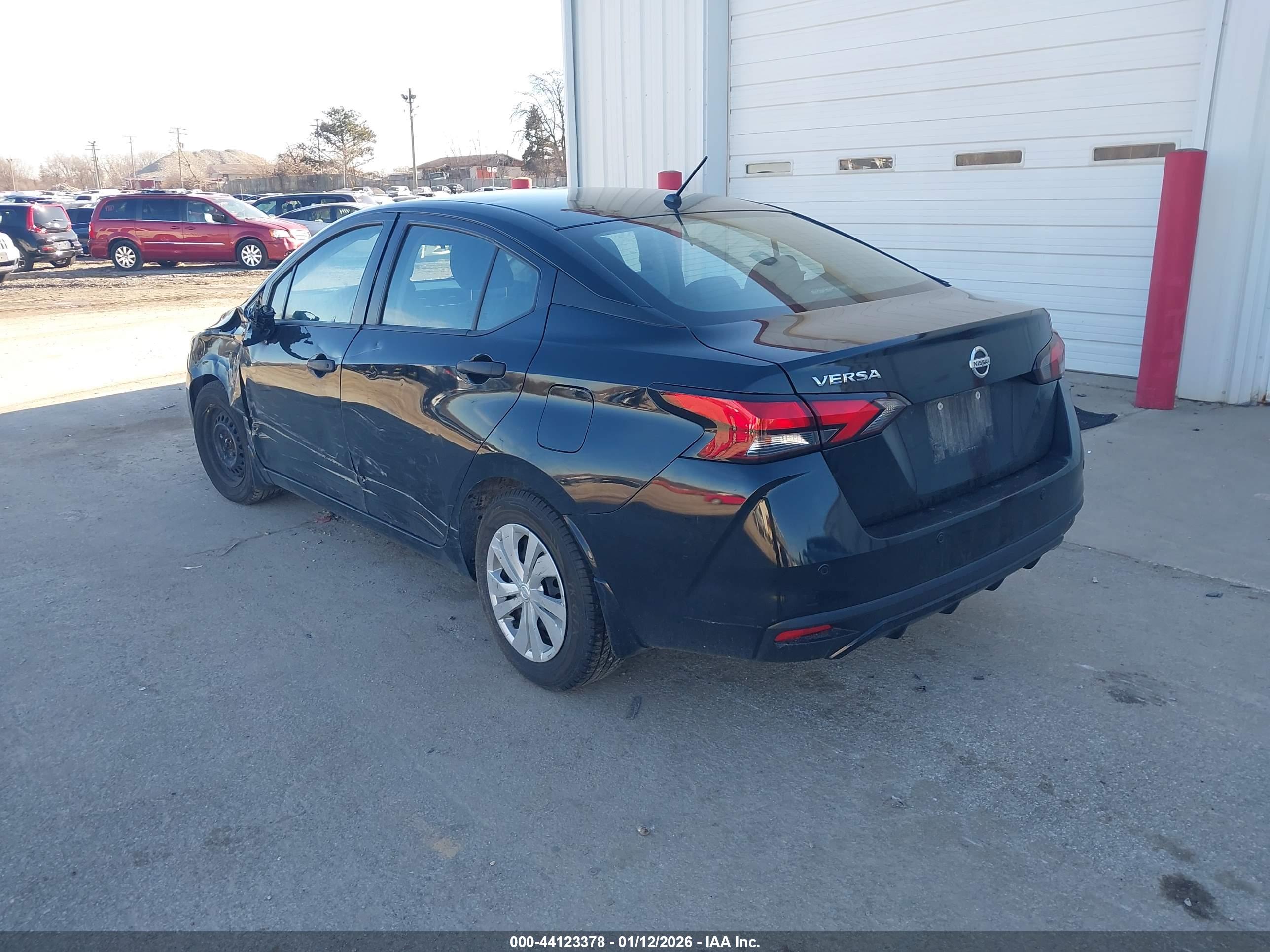 NISSAN VERSA image 3