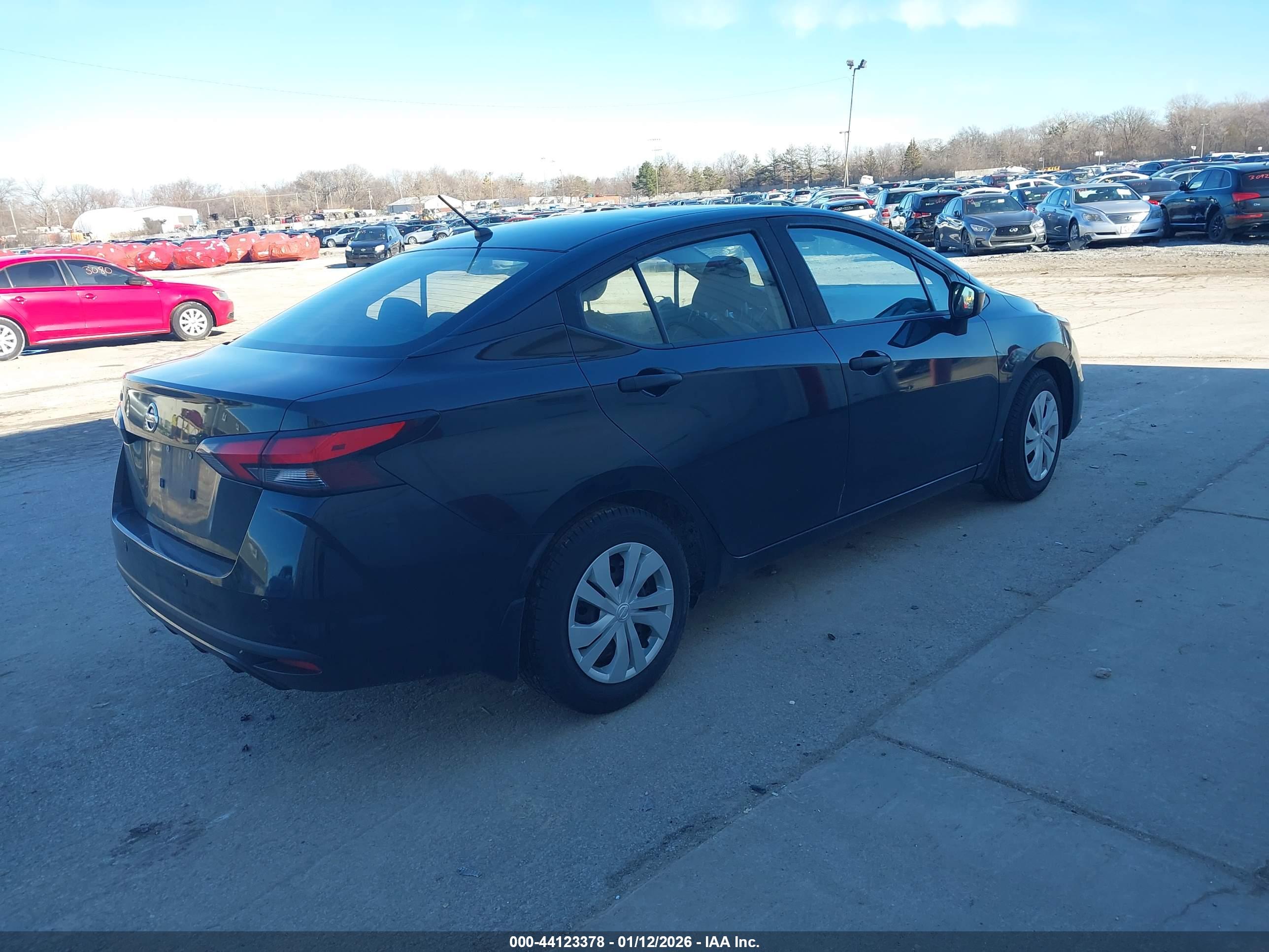 NISSAN VERSA image 4