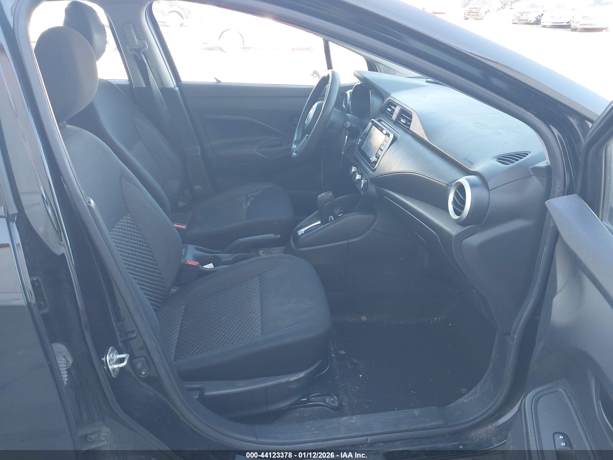 NISSAN VERSA image 5