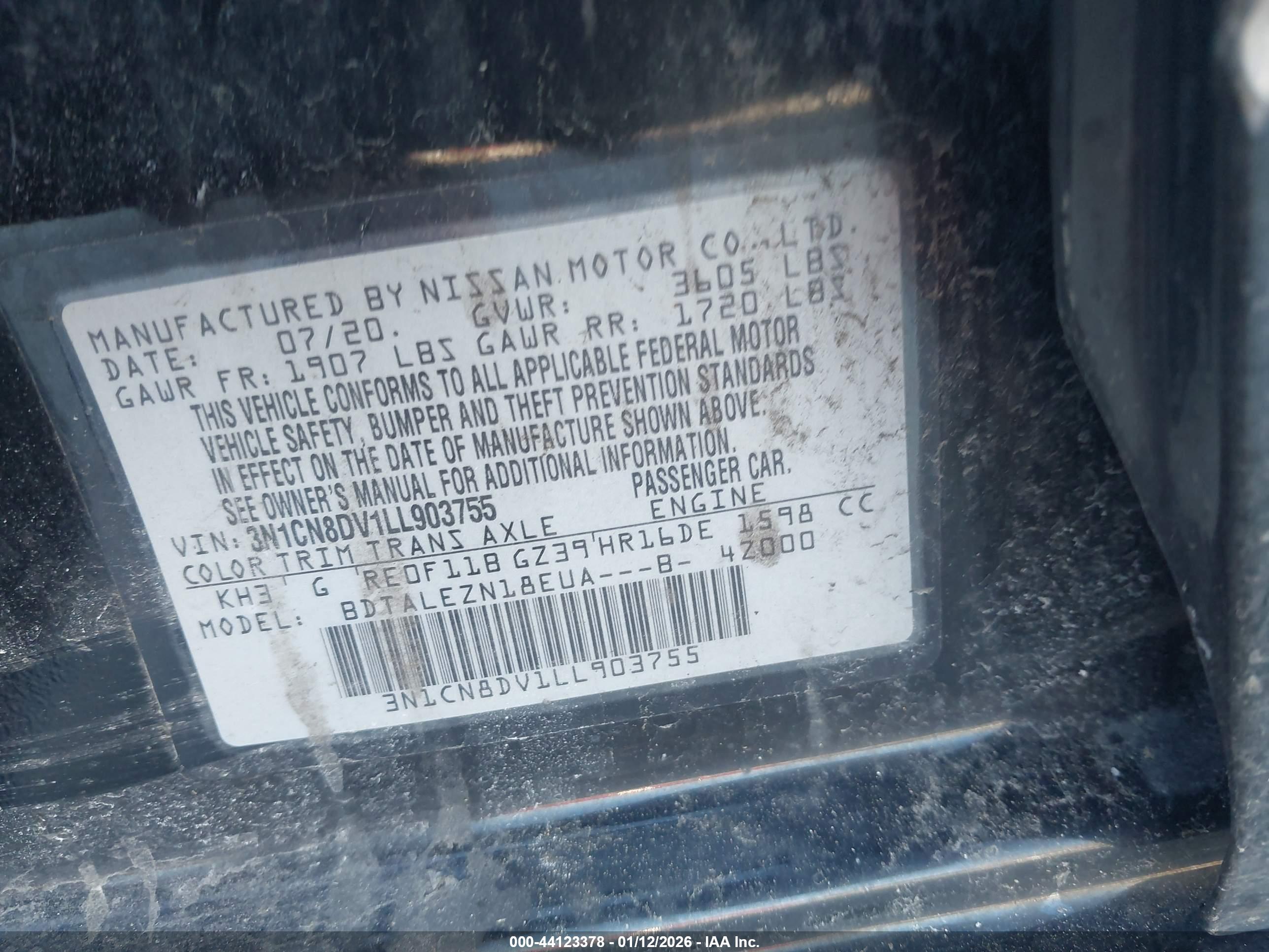 NISSAN VERSA image 9