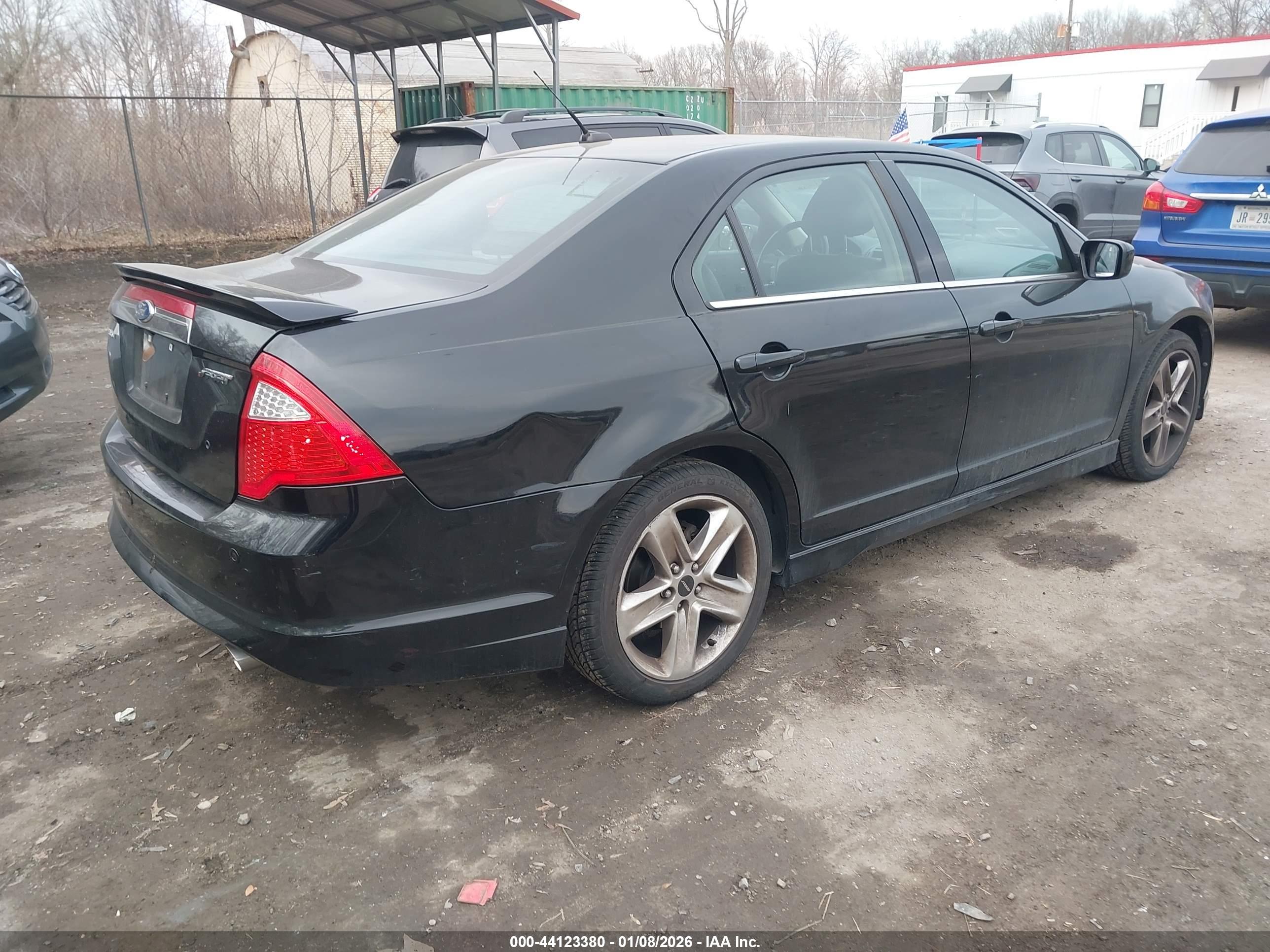 FORD FUSION image 4