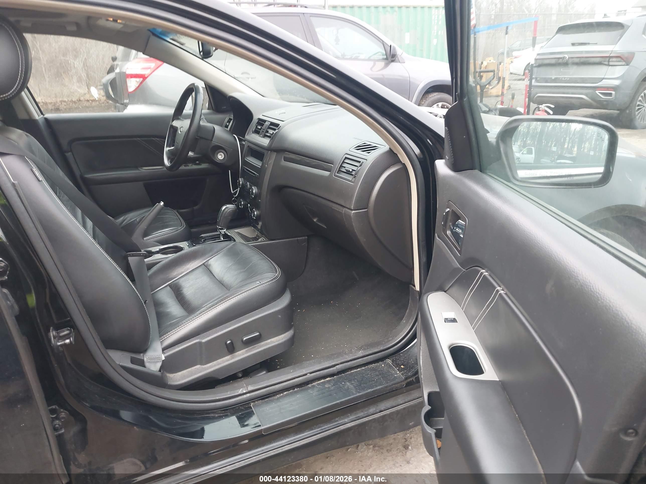 FORD FUSION image 5