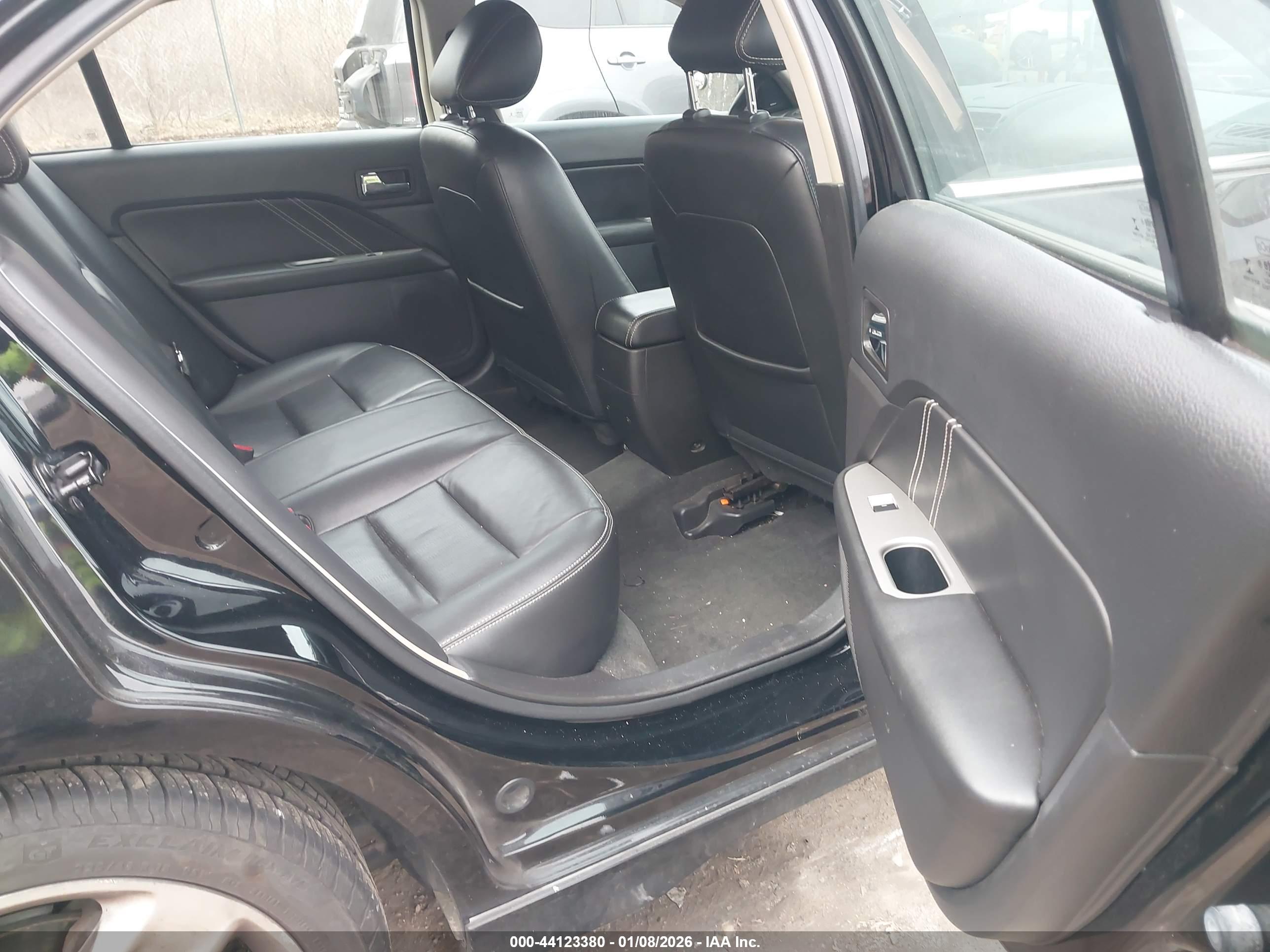 FORD FUSION image 8
