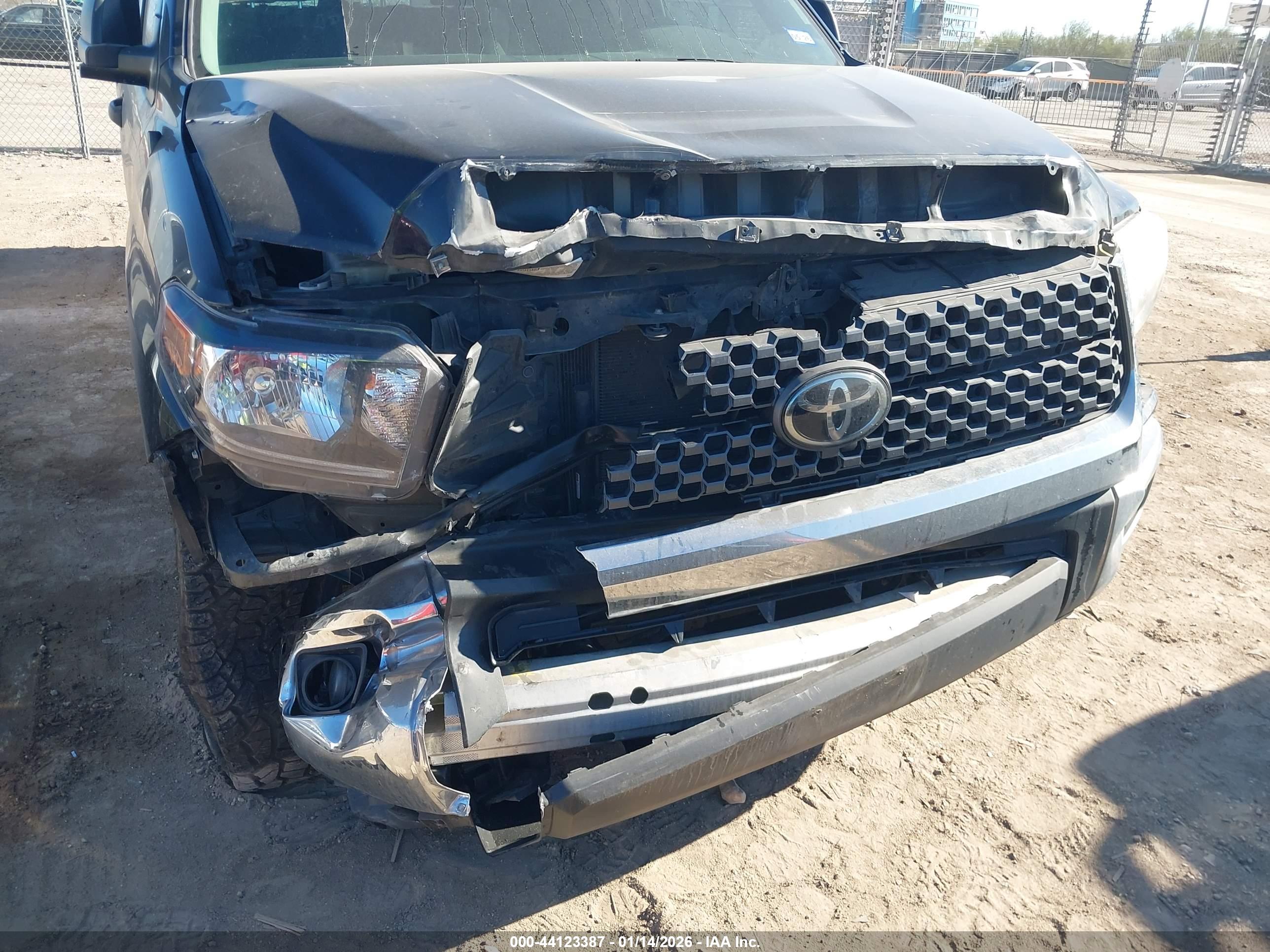 TOYOTA TUNDRA image 6