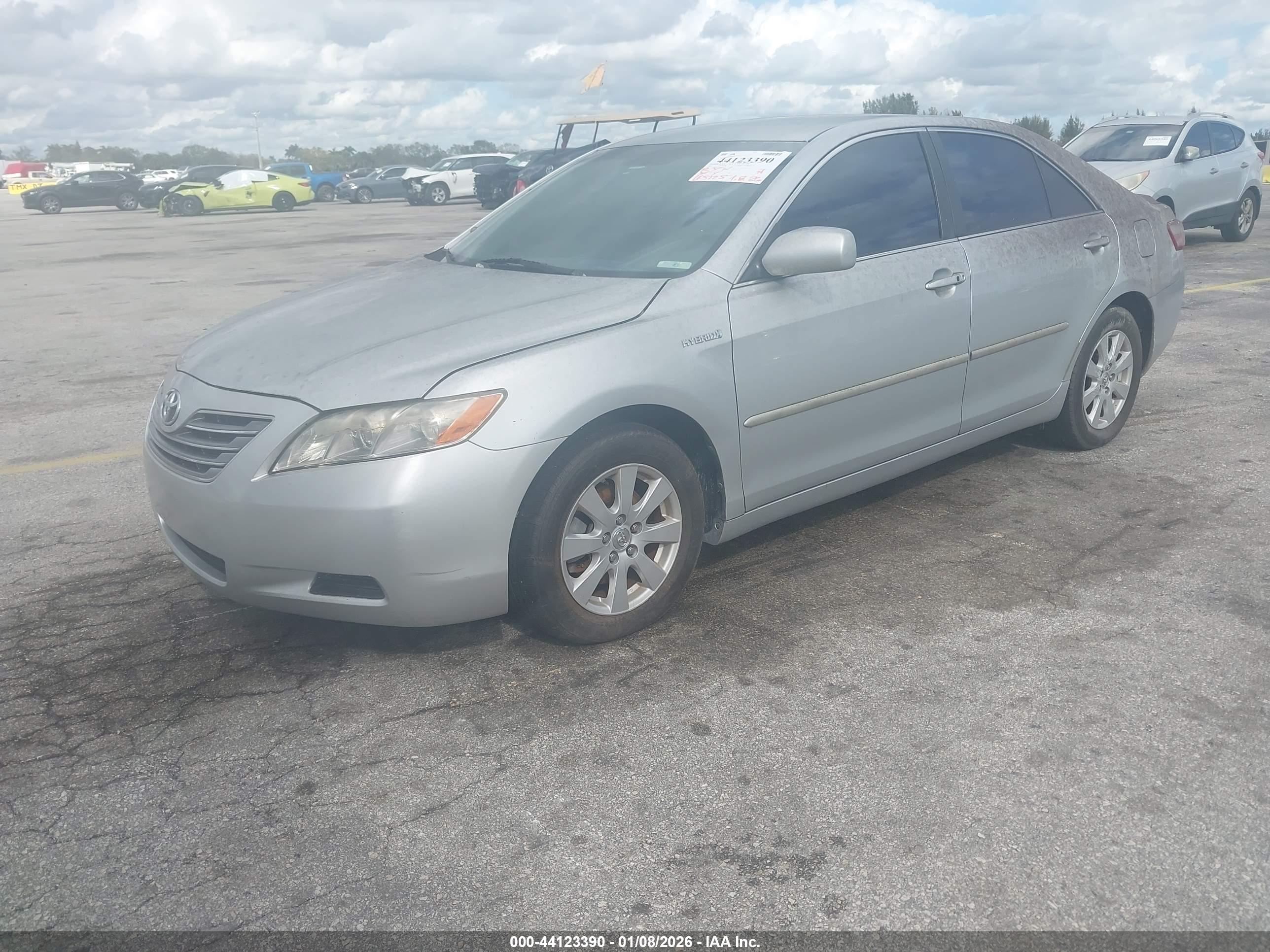 TOYOTA CAMRY image 2